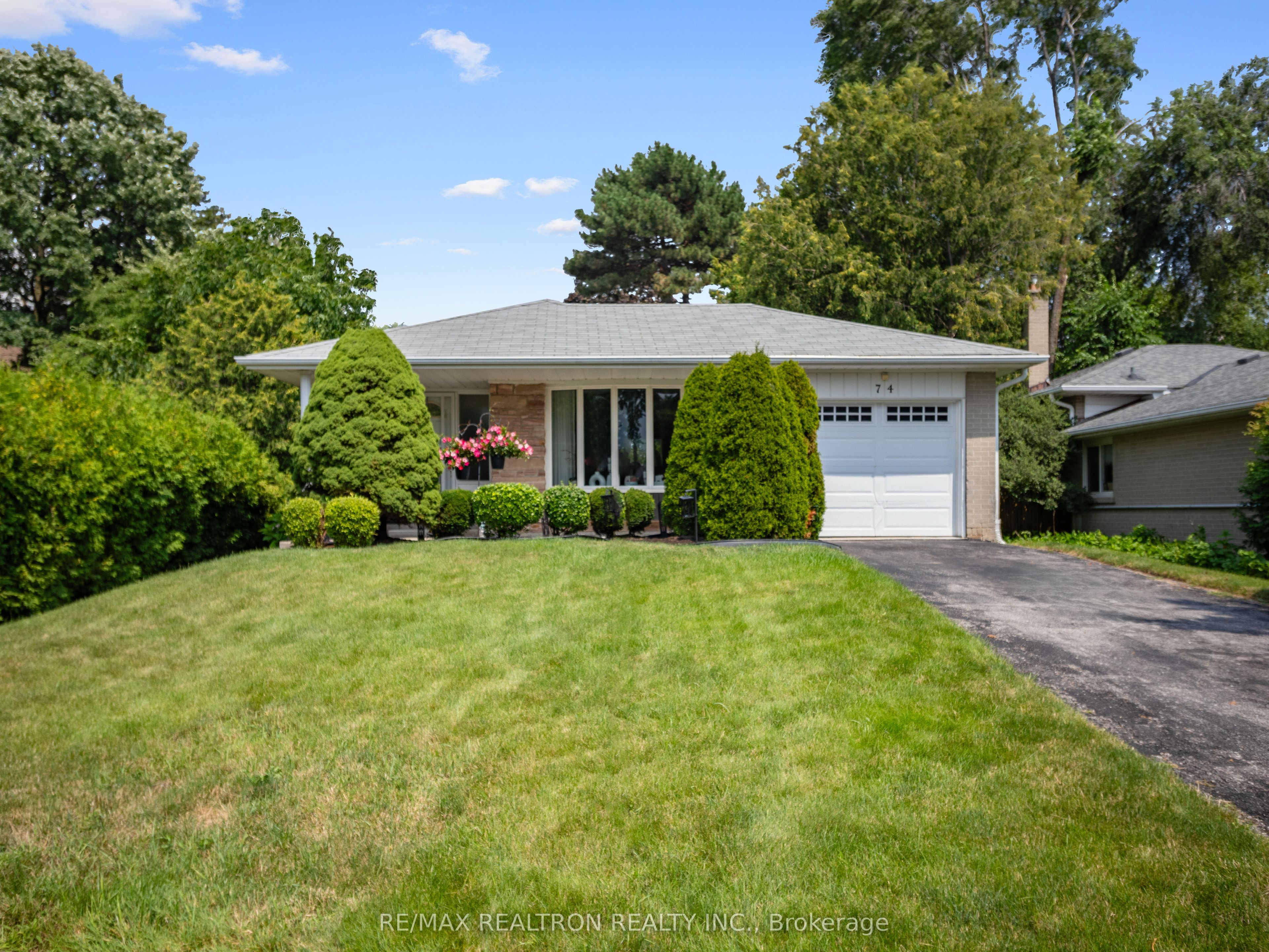 74 Threadneedle Crescent Property Photo 1