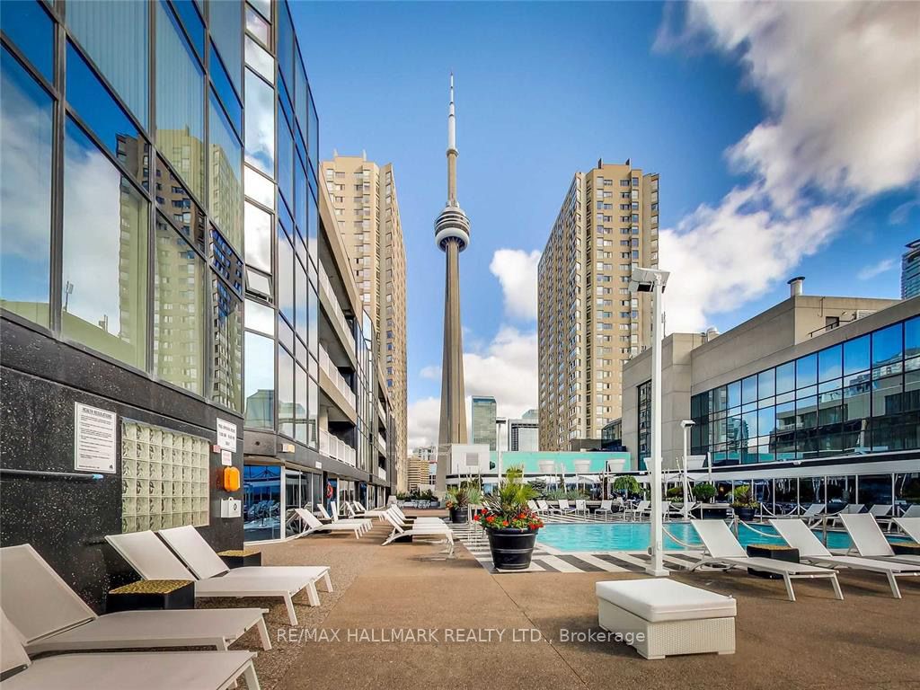 251 Queens Quay W 404