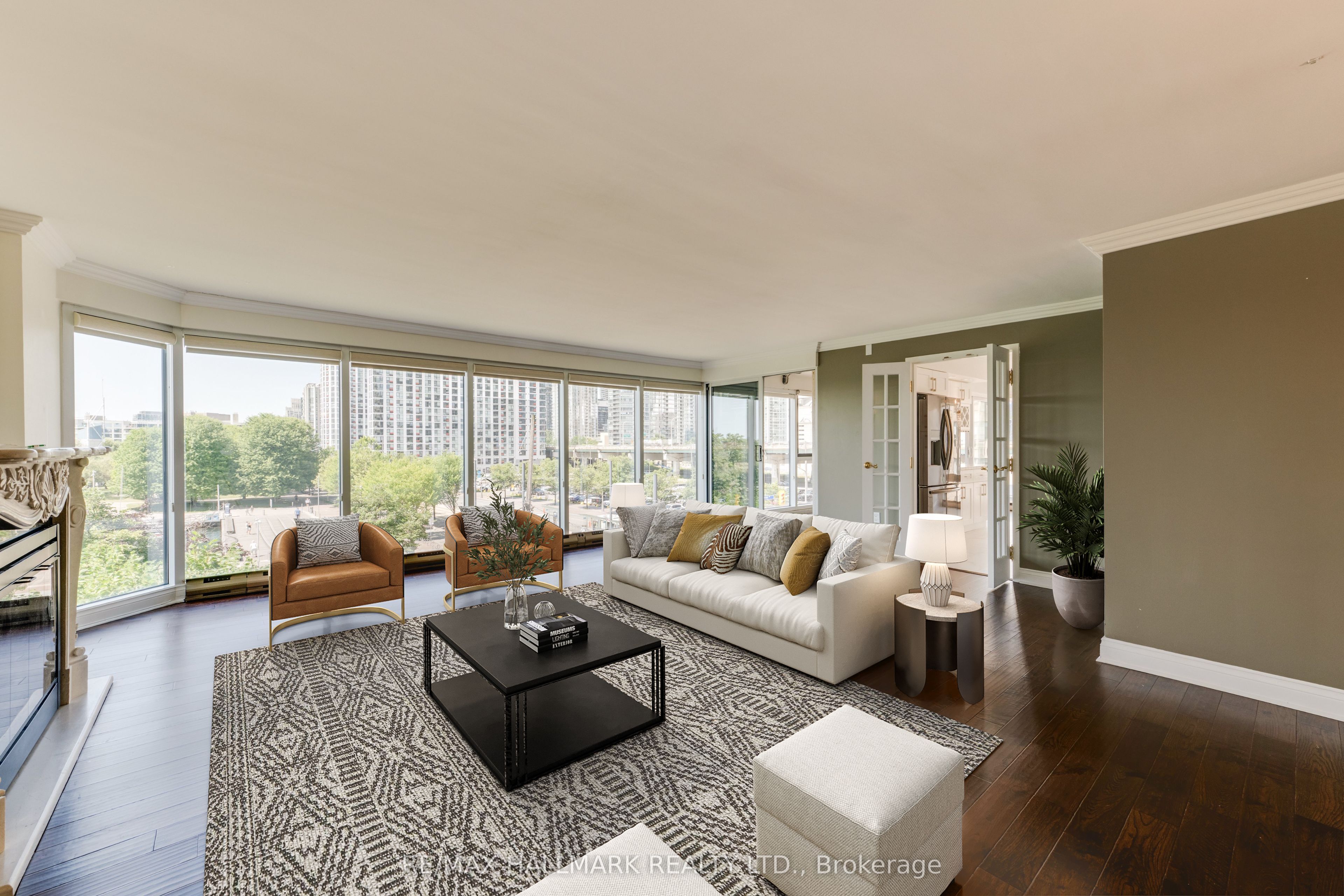 251 Queens Quay W 404 Property Photo 3