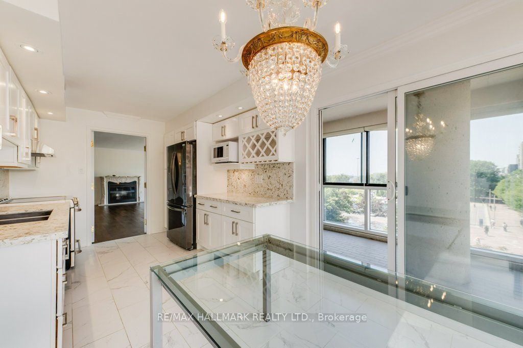 251 Queens Quay W 404 Property Photo 7