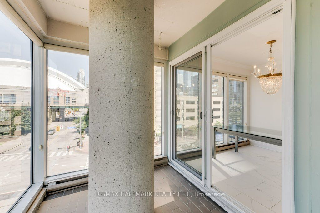251 Queens Quay W 404 Property Photo 14