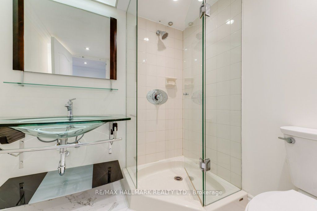 251 Queens Quay W 404 Property Photo 20