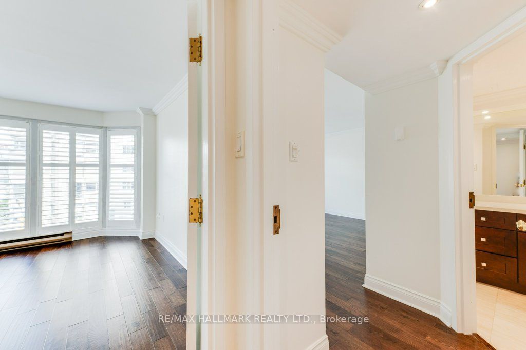 251 Queens Quay W 404 Property Photo 21