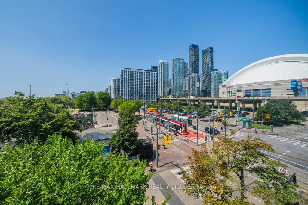 251 Queens Quay W 404 Property Photo 23