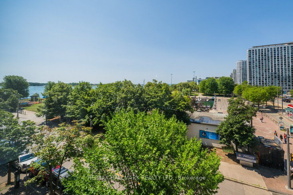 251 Queens Quay W 404 Property Photo 25