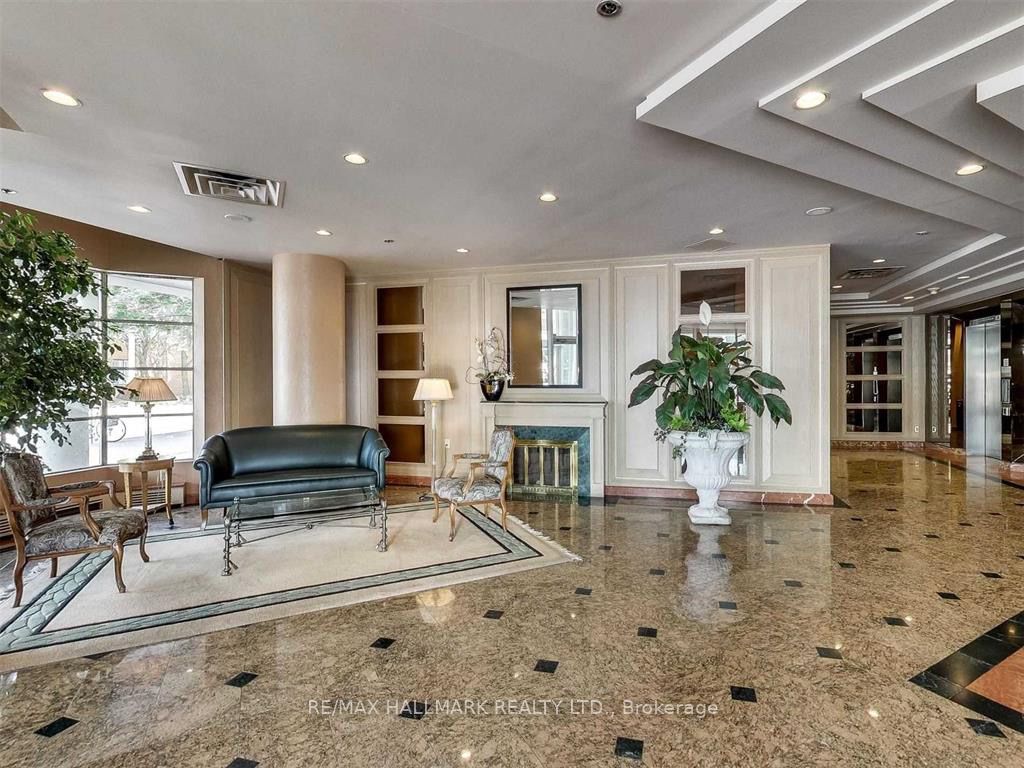 251 Queens Quay W 404 Property Photo 28