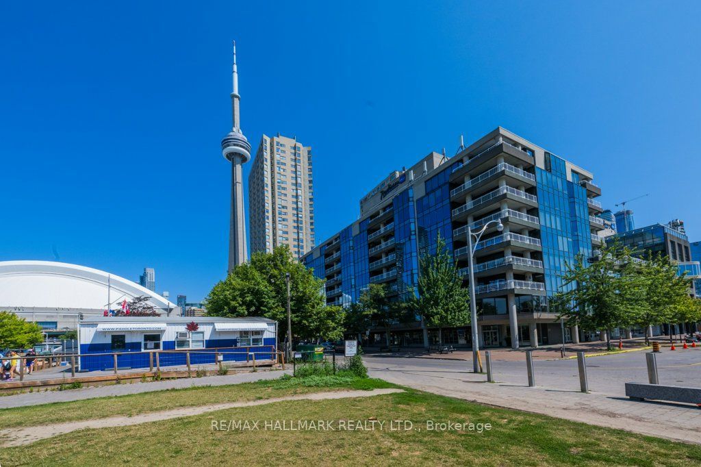 251 Queens Quay W 404 Property Photo 32