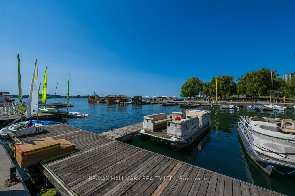 251 Queens Quay W 404 Property Photo 33