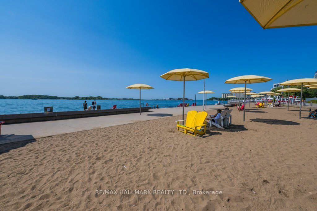 251 Queens Quay W 404 Property Photo 39
