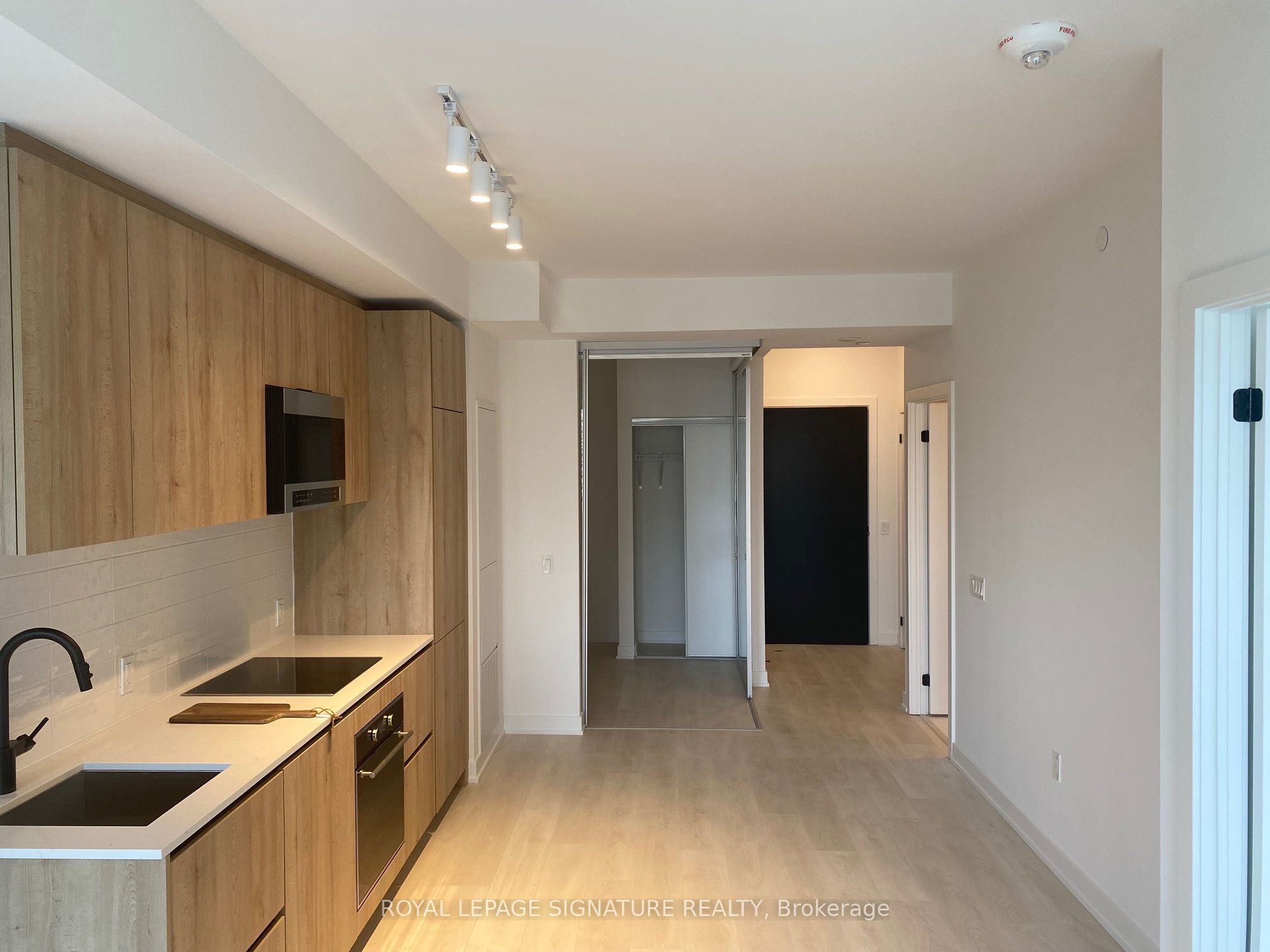 117 Broadway Avenue 1407 Property Photo 5