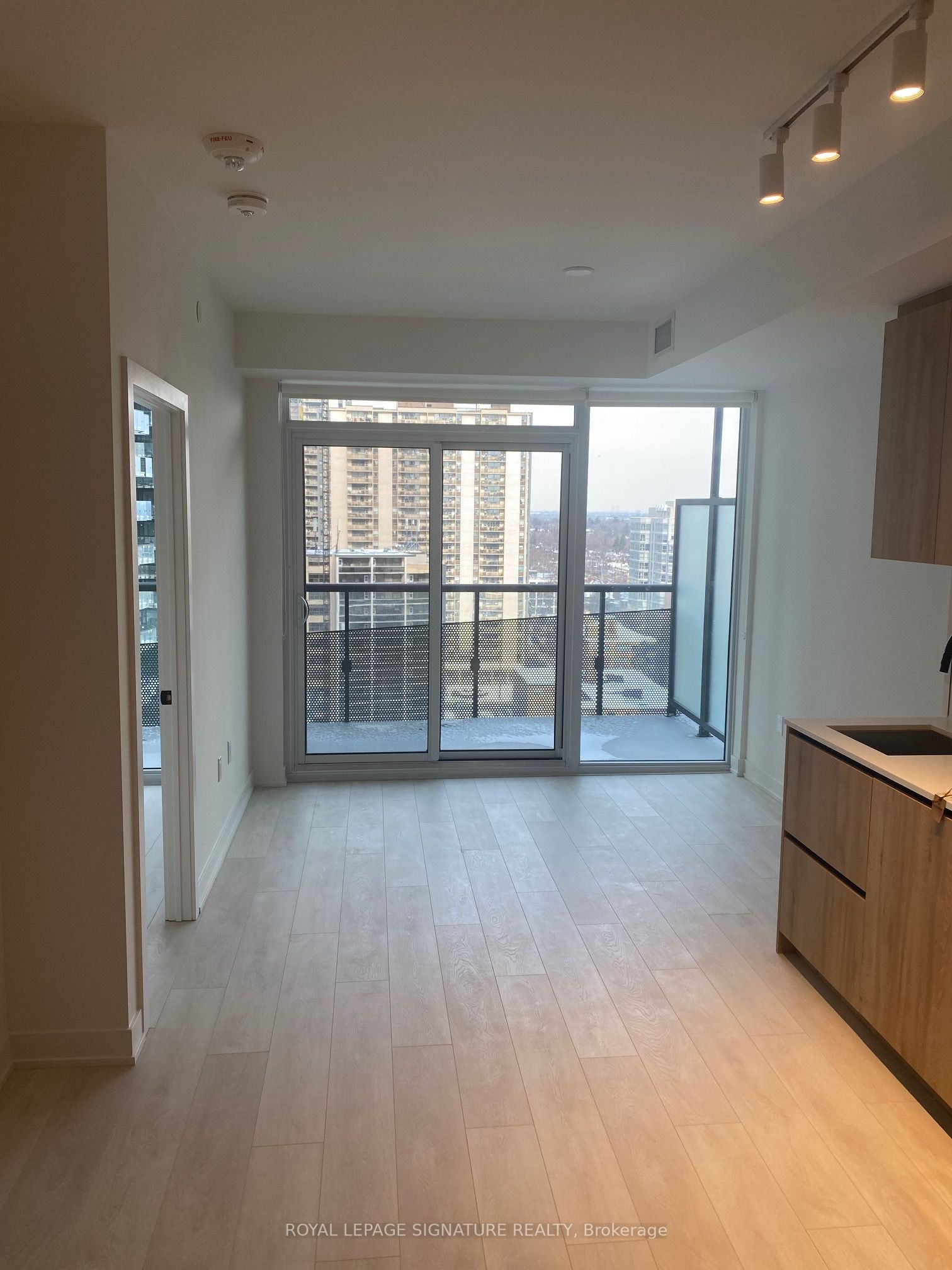 117 Broadway Avenue 1407 Property Photo 6