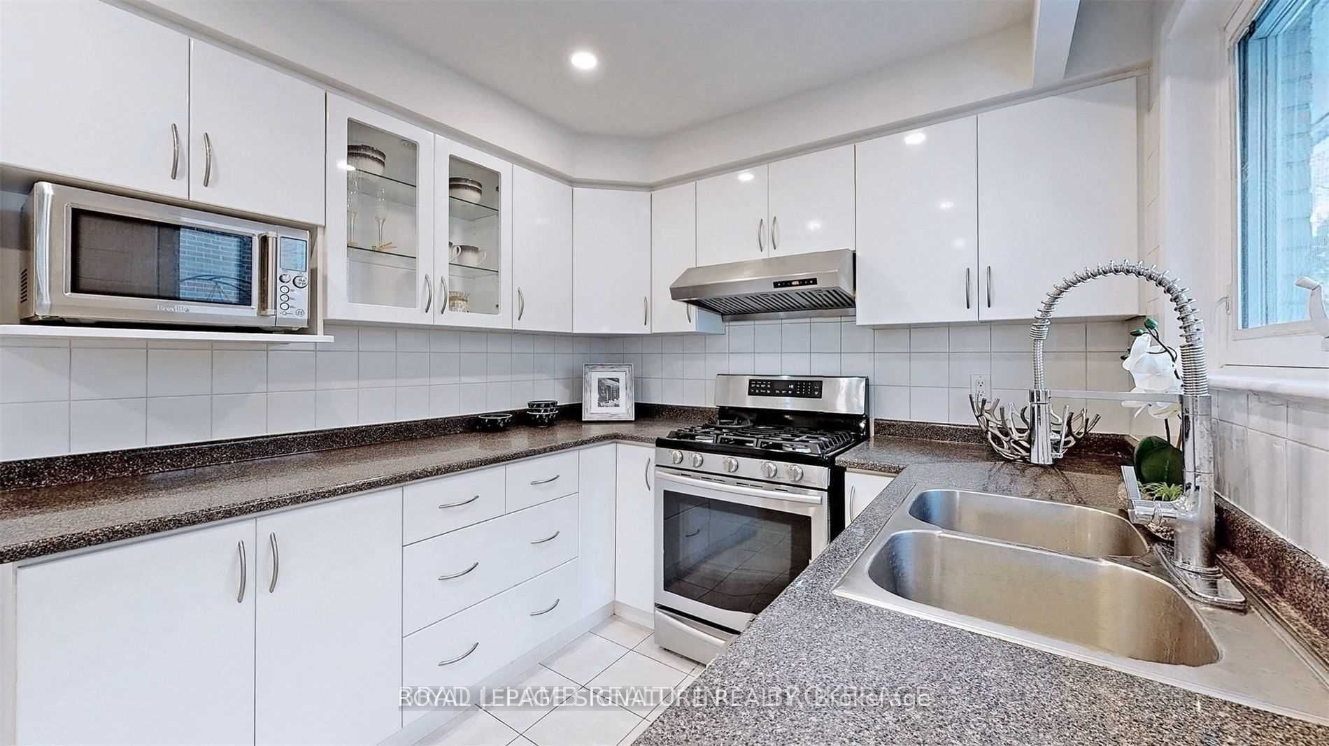 17 Baroness Crescent Upper Property Photo 15