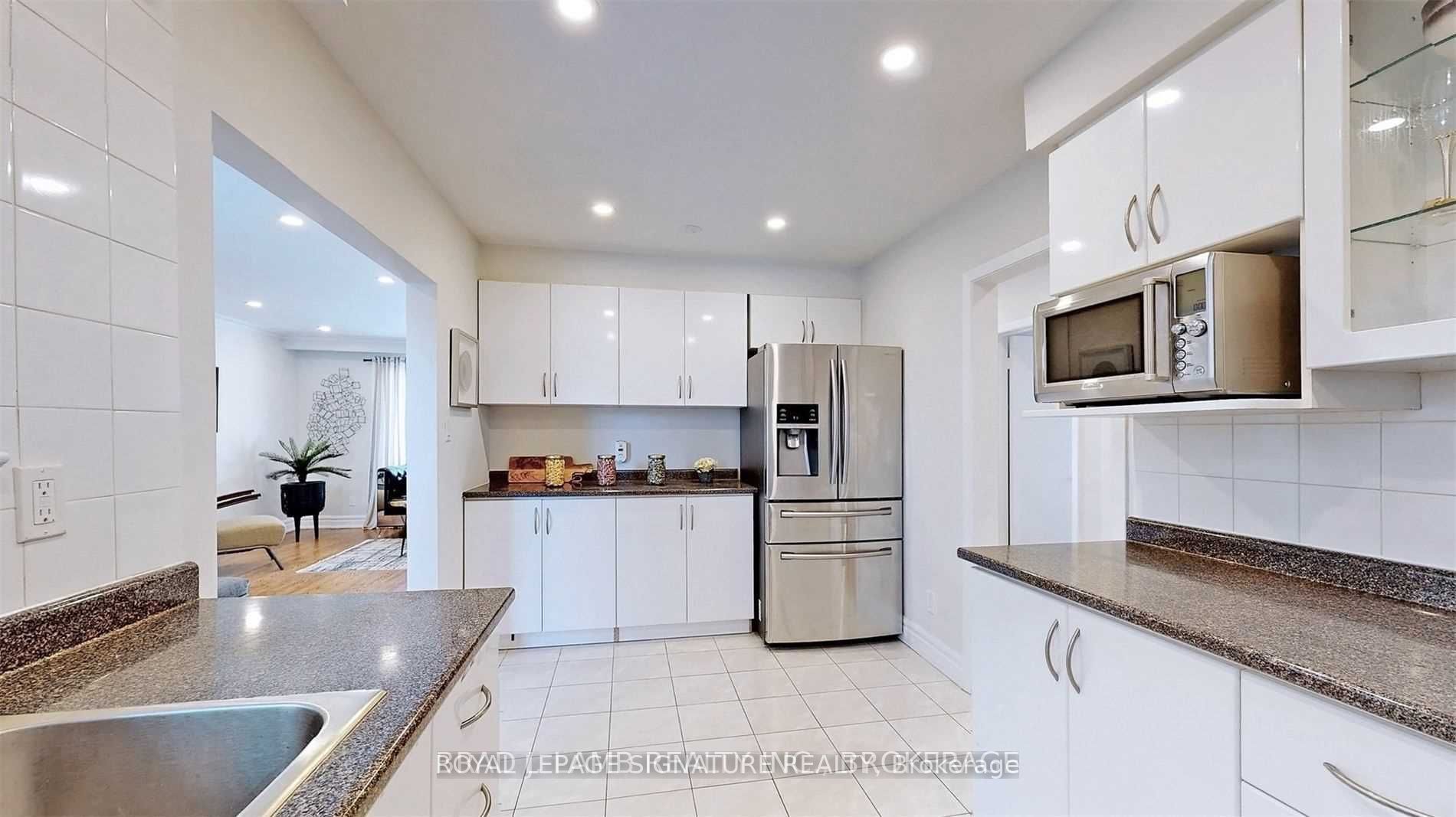 17 Baroness Crescent Upper Property Photo 16