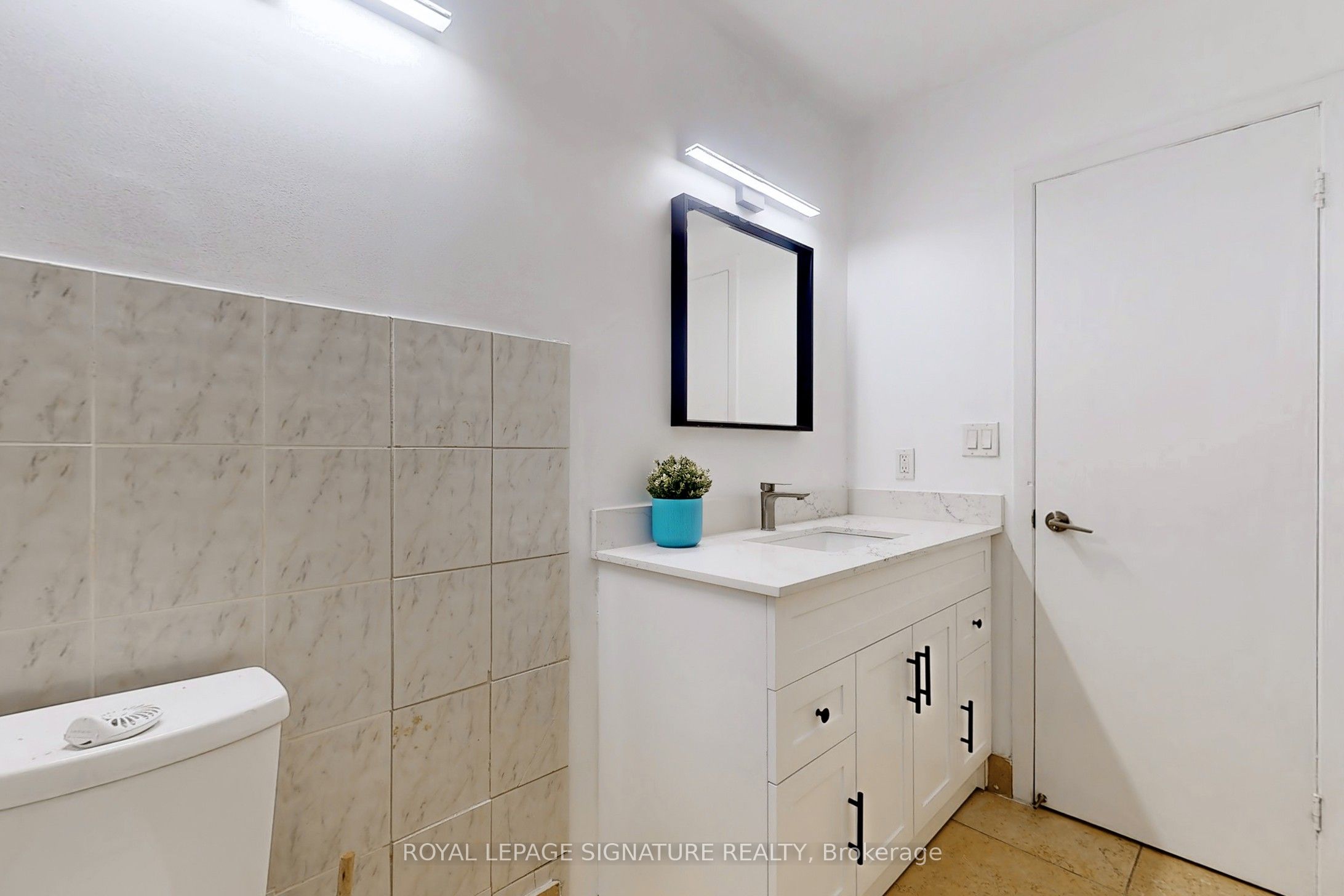 17 Baroness Crescent Upper Property Photo 23