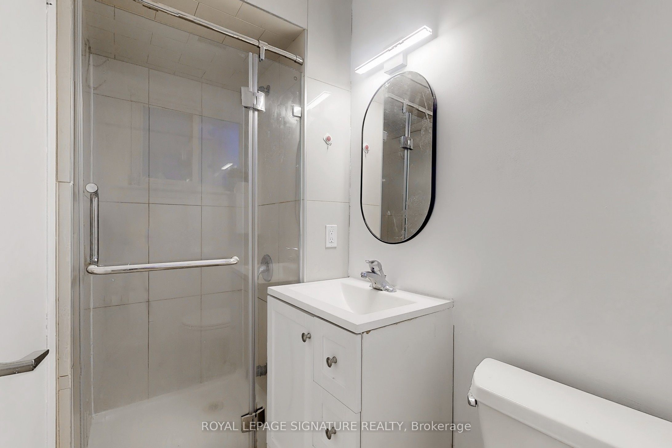 17 Baroness Crescent Upper Property Photo 32