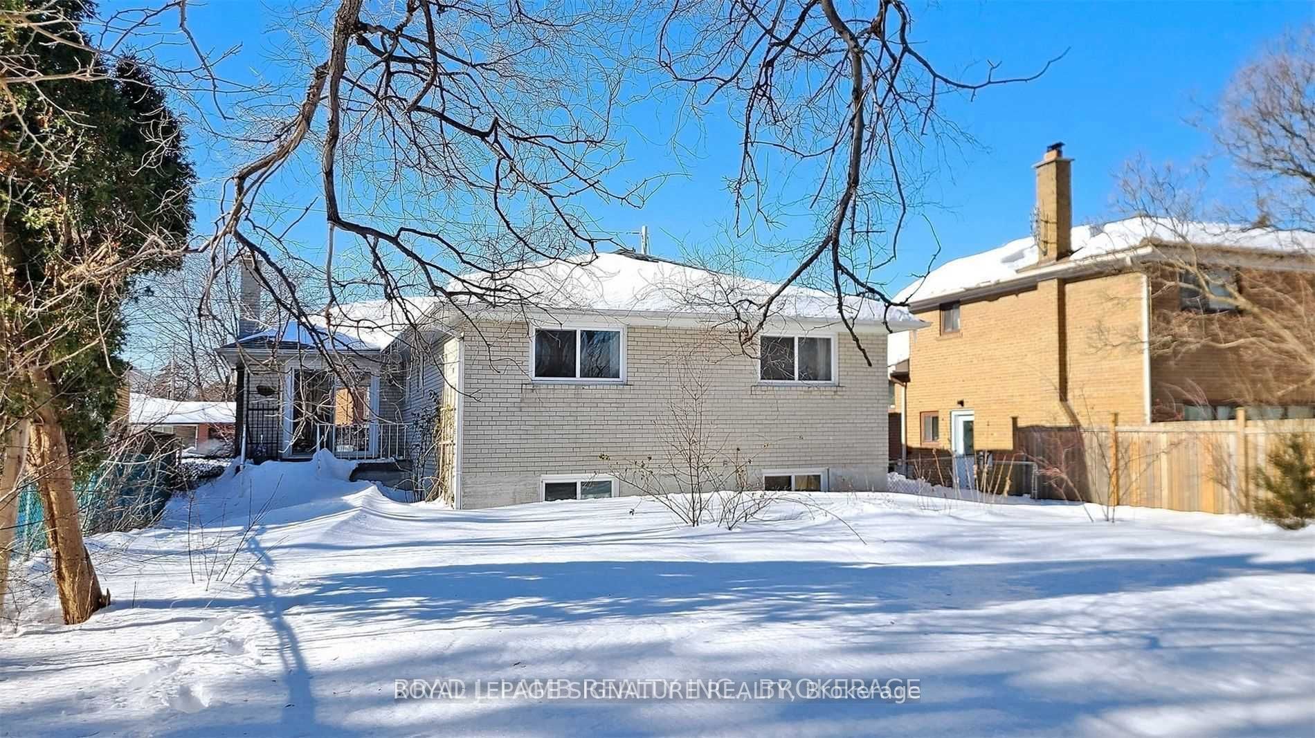 17 Baroness Crescent Upper Property Photo 35