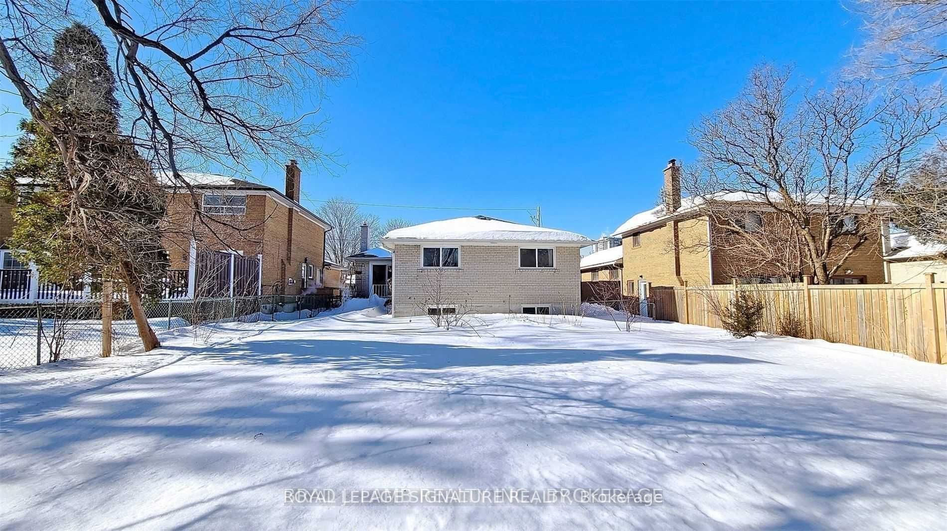 17 Baroness Crescent Upper Property Photo 37