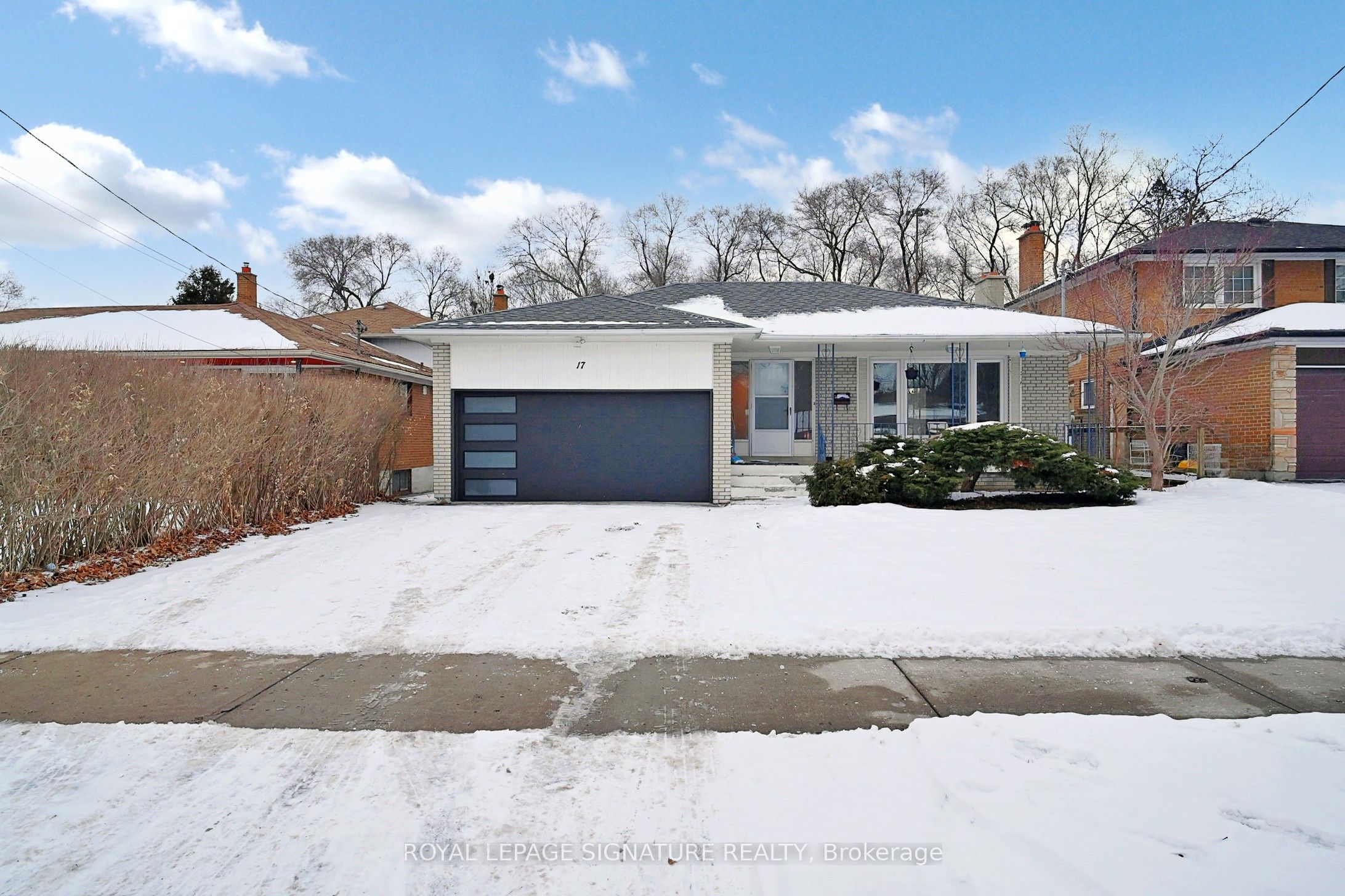 17 Baroness Crescent Upper Property Photo 38