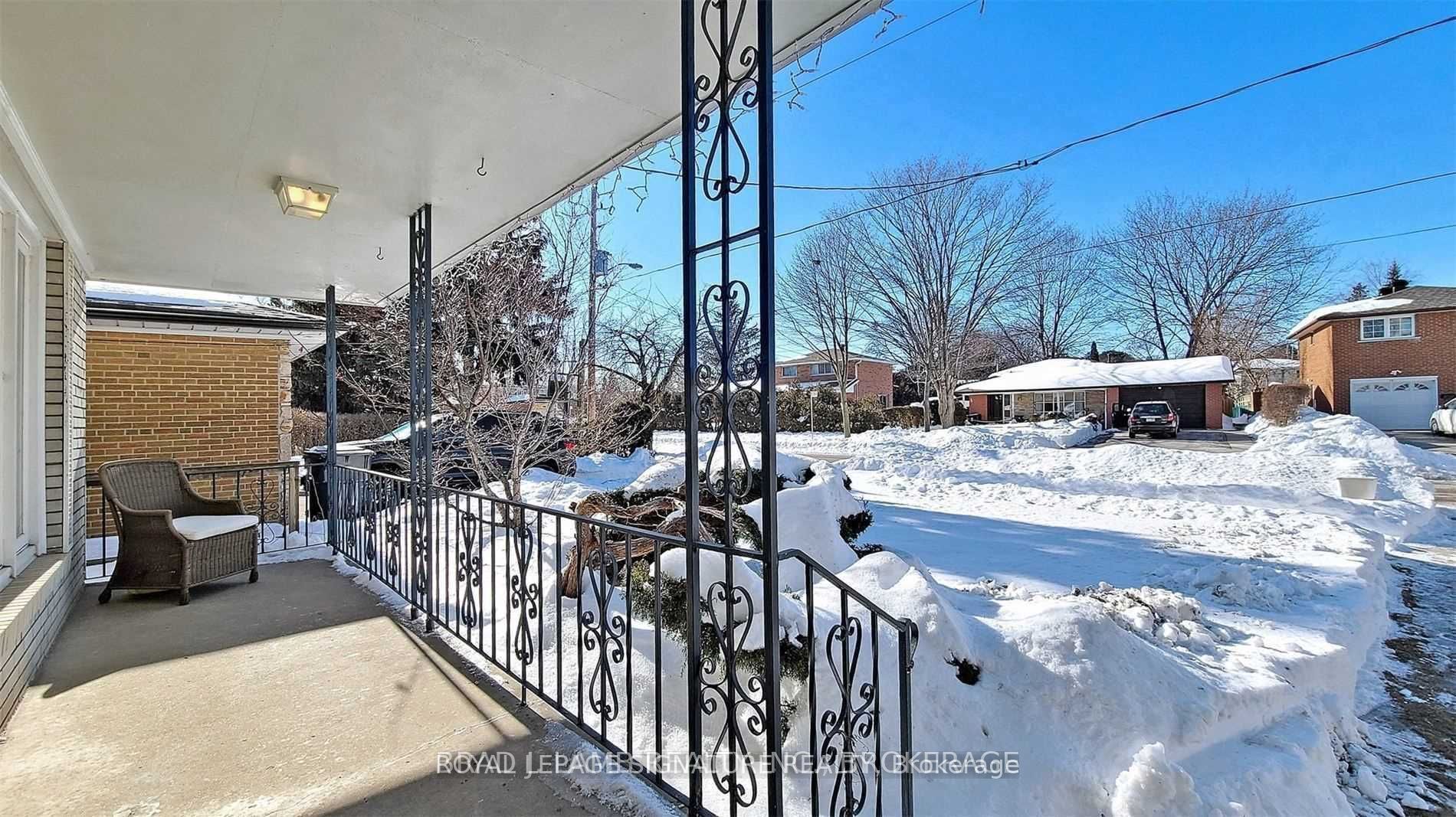 17 Baroness Crescent Upper Property Photo 40