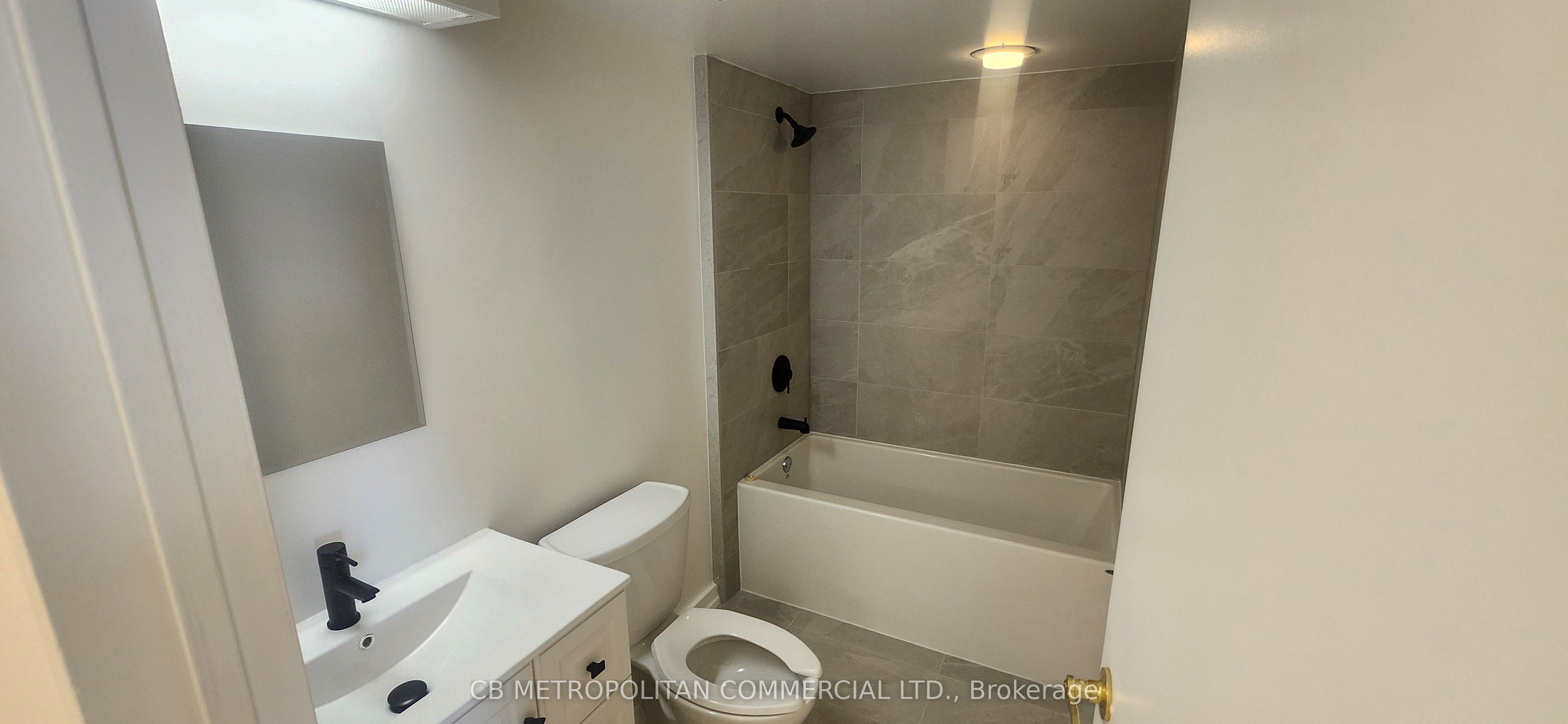 65 Harbour Square 3305 Property Photo 7