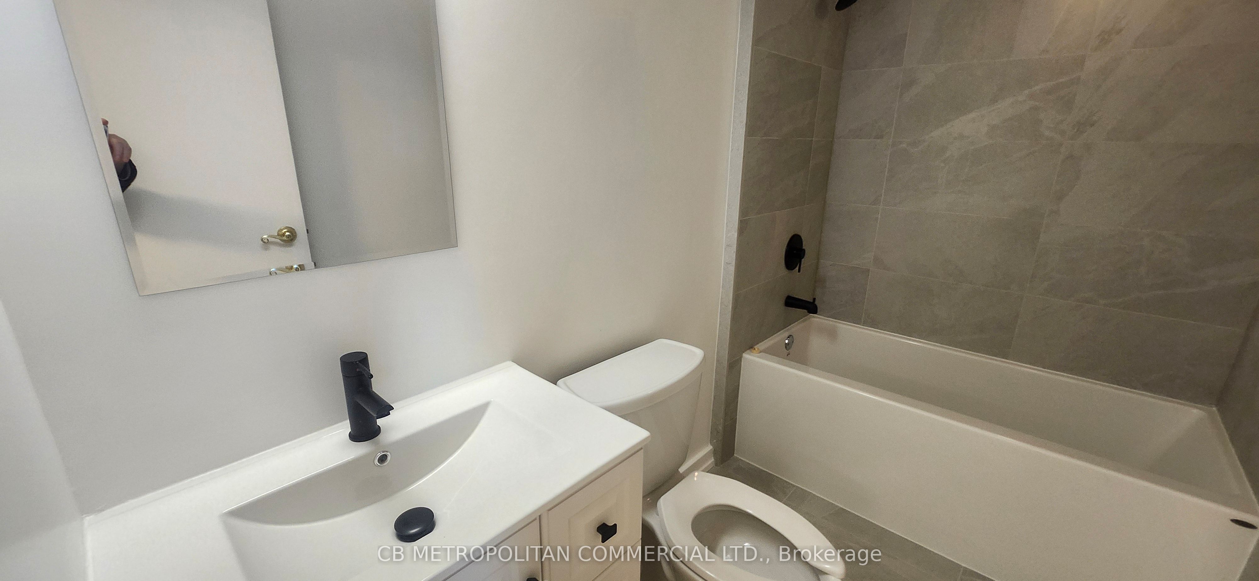 65 Harbour Square 3305 Property Photo 8