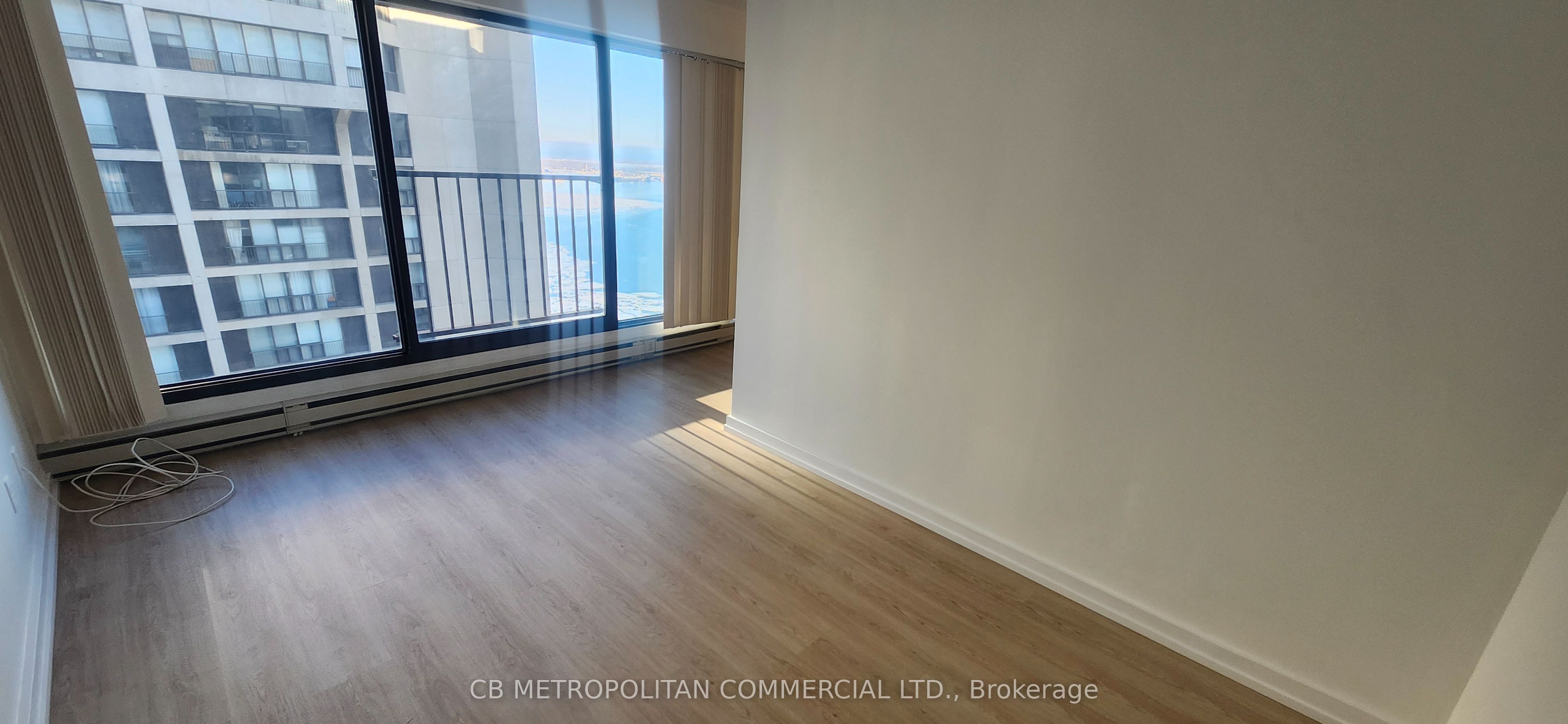 65 Harbour Square 3305 Property Photo 9