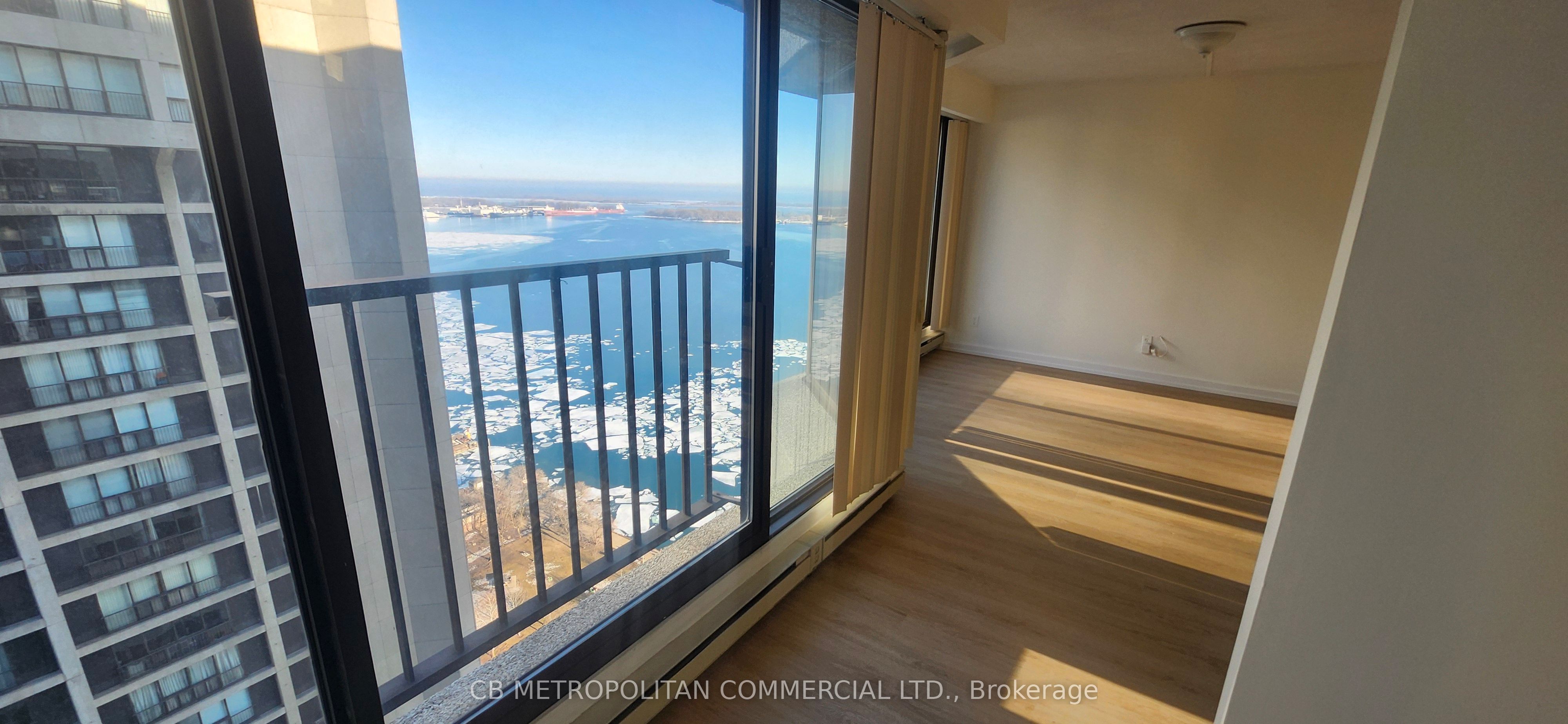 65 Harbour Square 3305 Property Photo 13