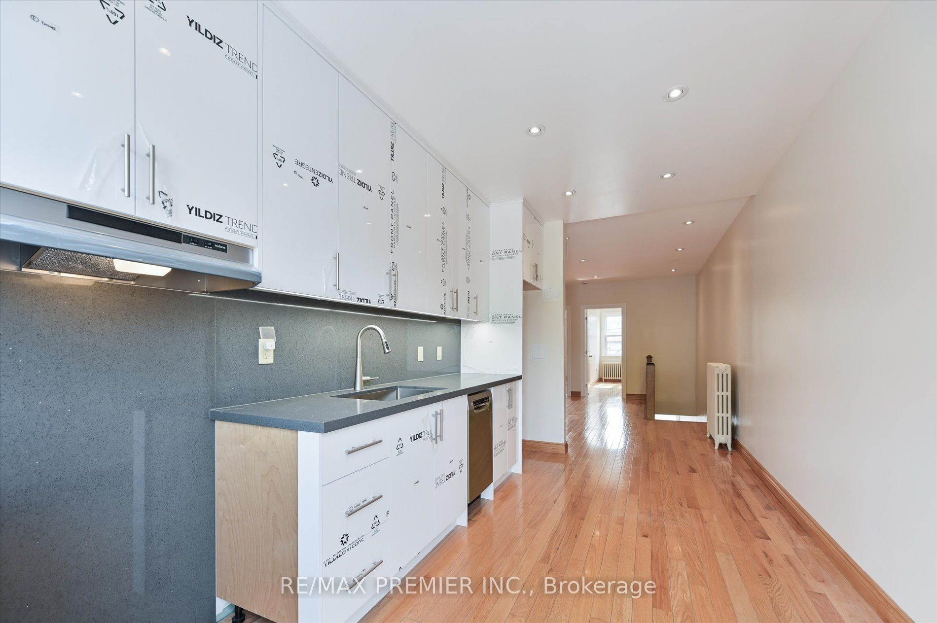 1575 Bayview Avenue Property Photo 6