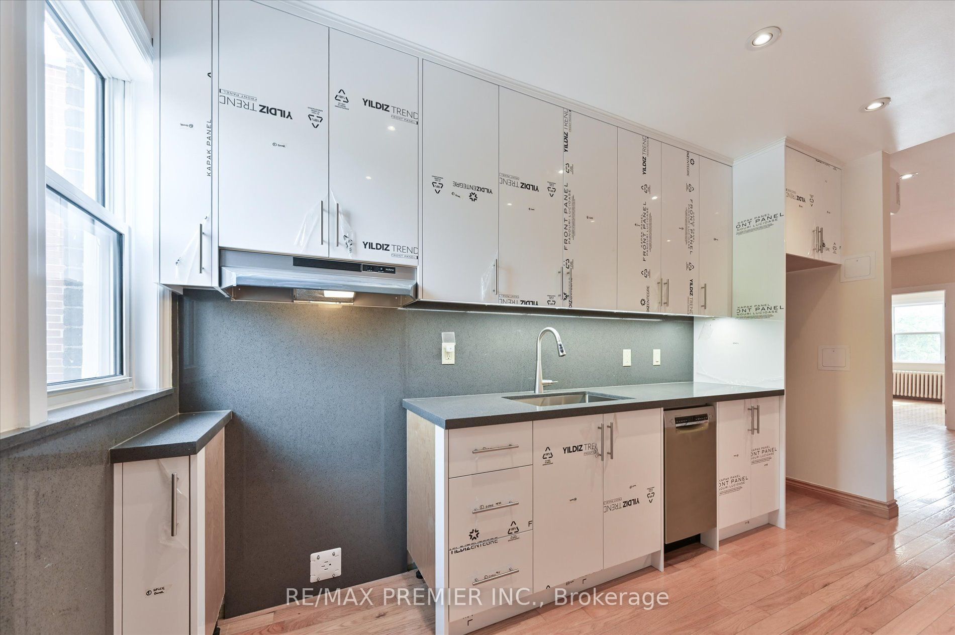 1575 Bayview Avenue Property Photo 7