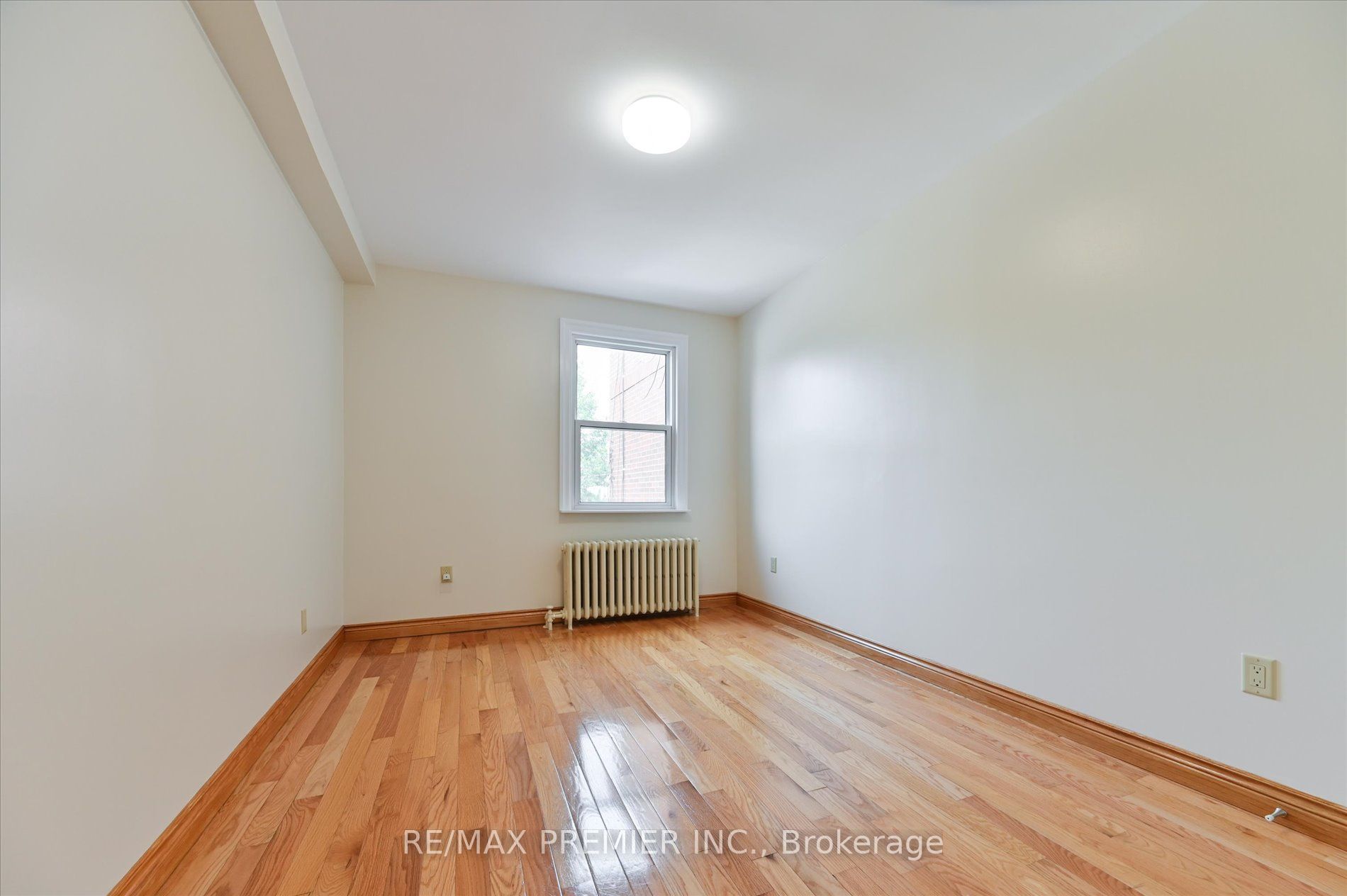 1575 Bayview Avenue Property Photo 8