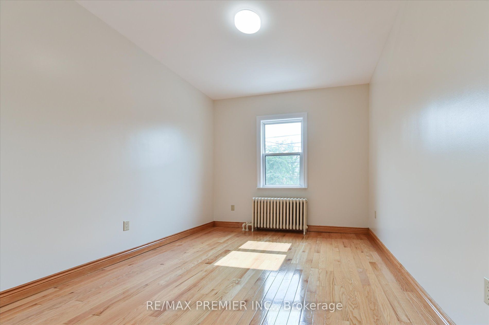 1575 Bayview Avenue Property Photo 10