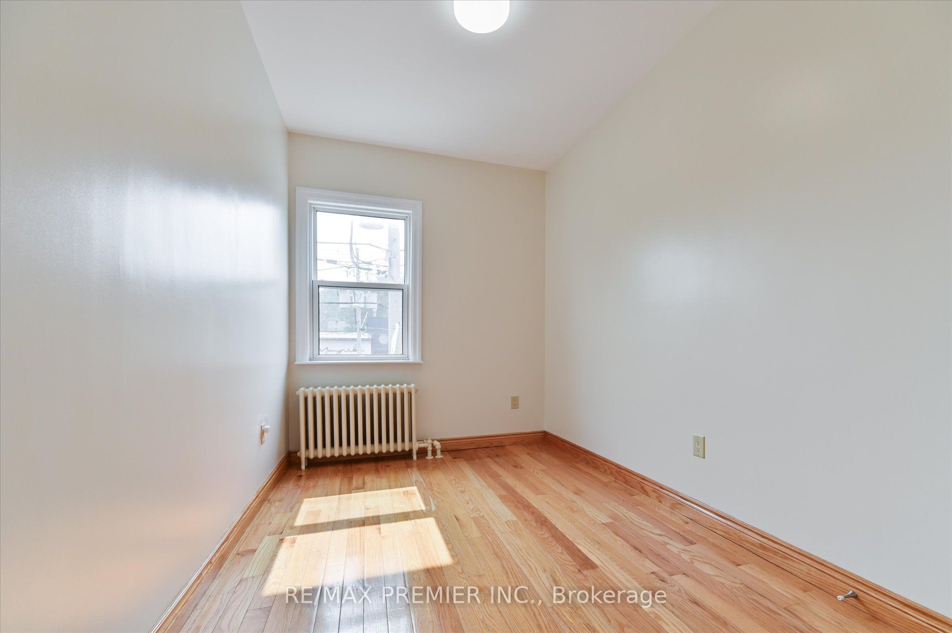 1575 Bayview Avenue Property Photo 11
