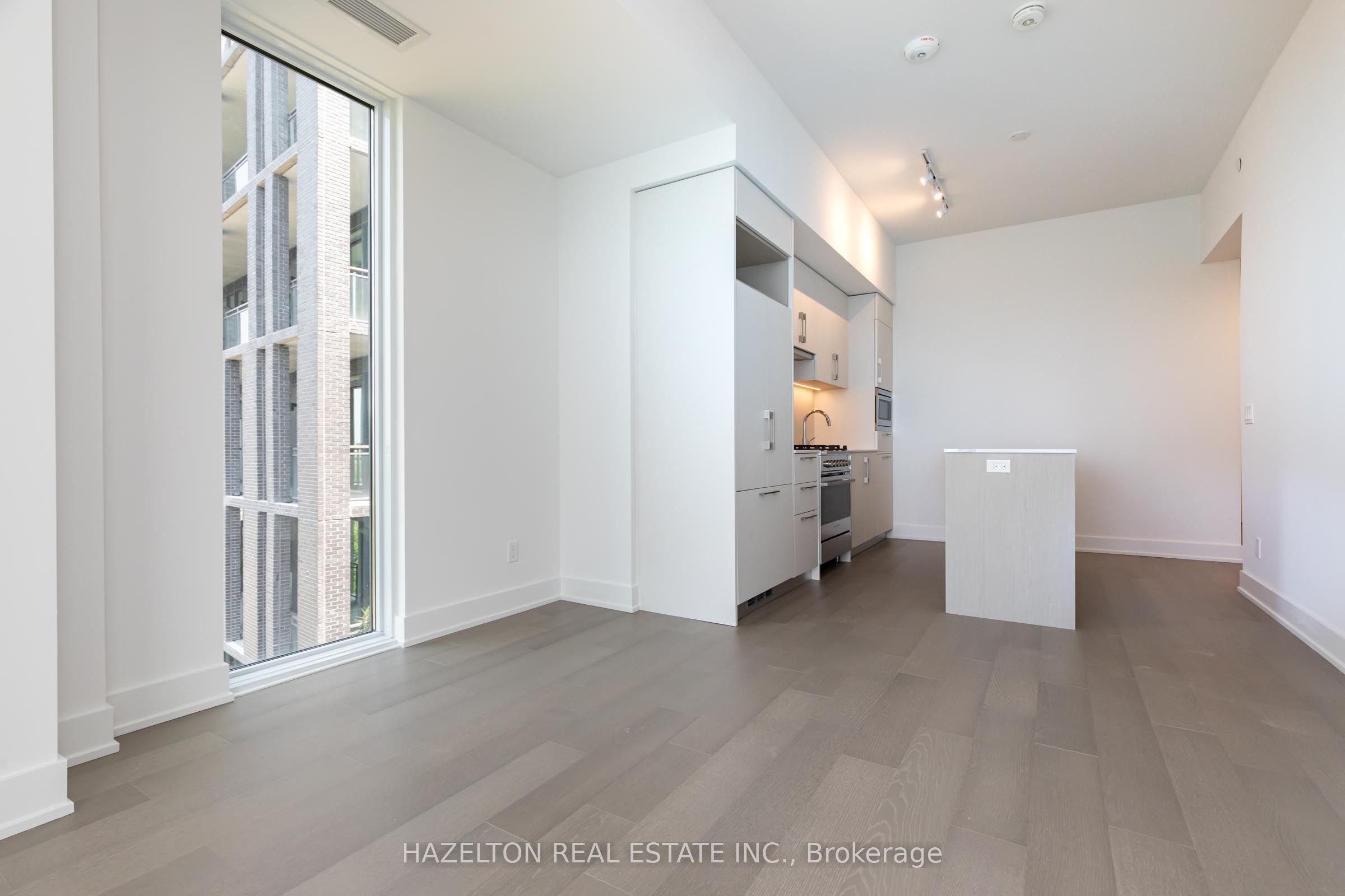 8 Manor Road W 904 Property Photo 7