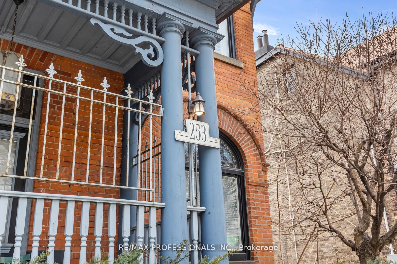 253 Wellesley Street E C Property Photo 2