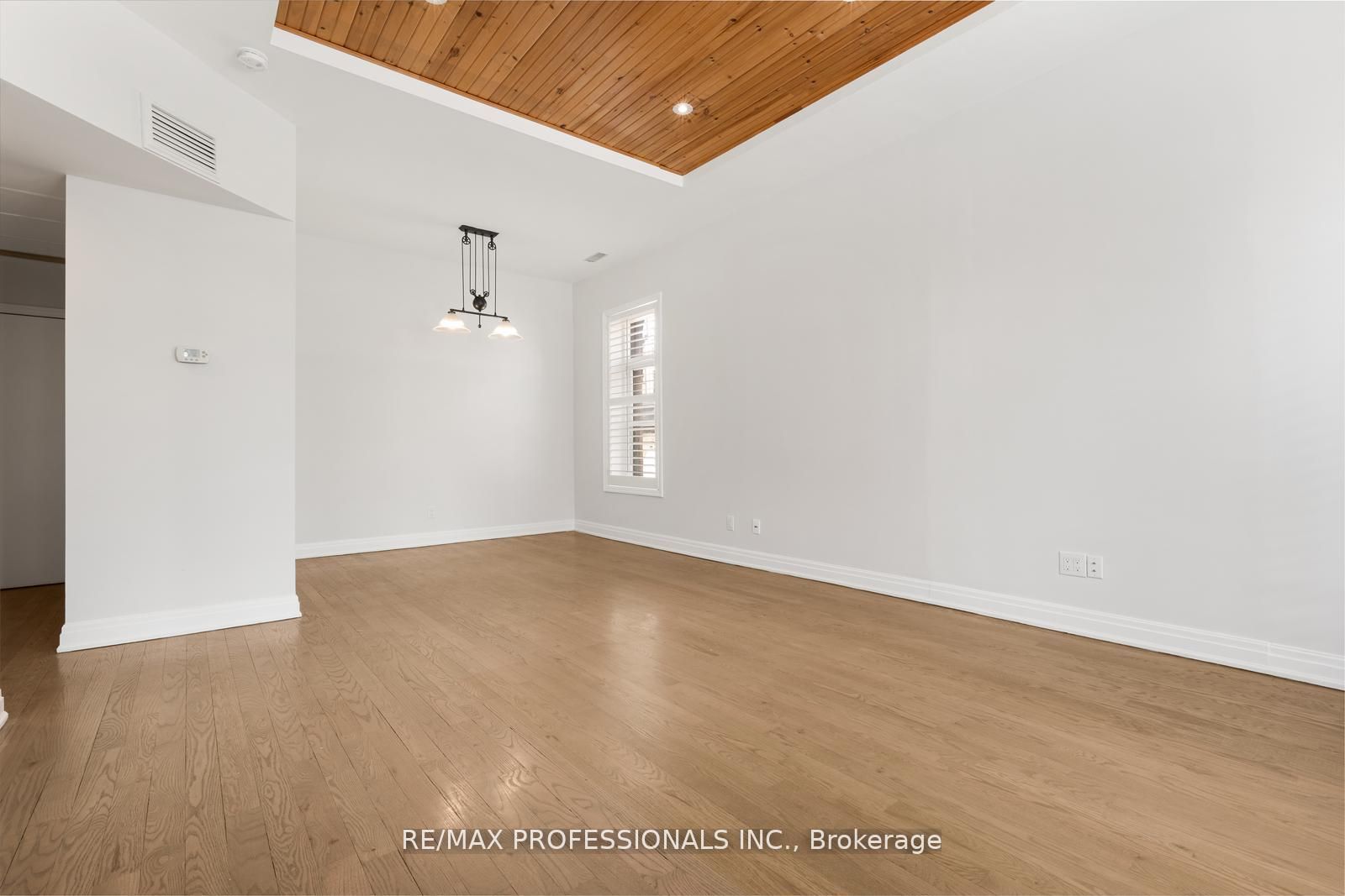 253 Wellesley Street E C Property Photo 15