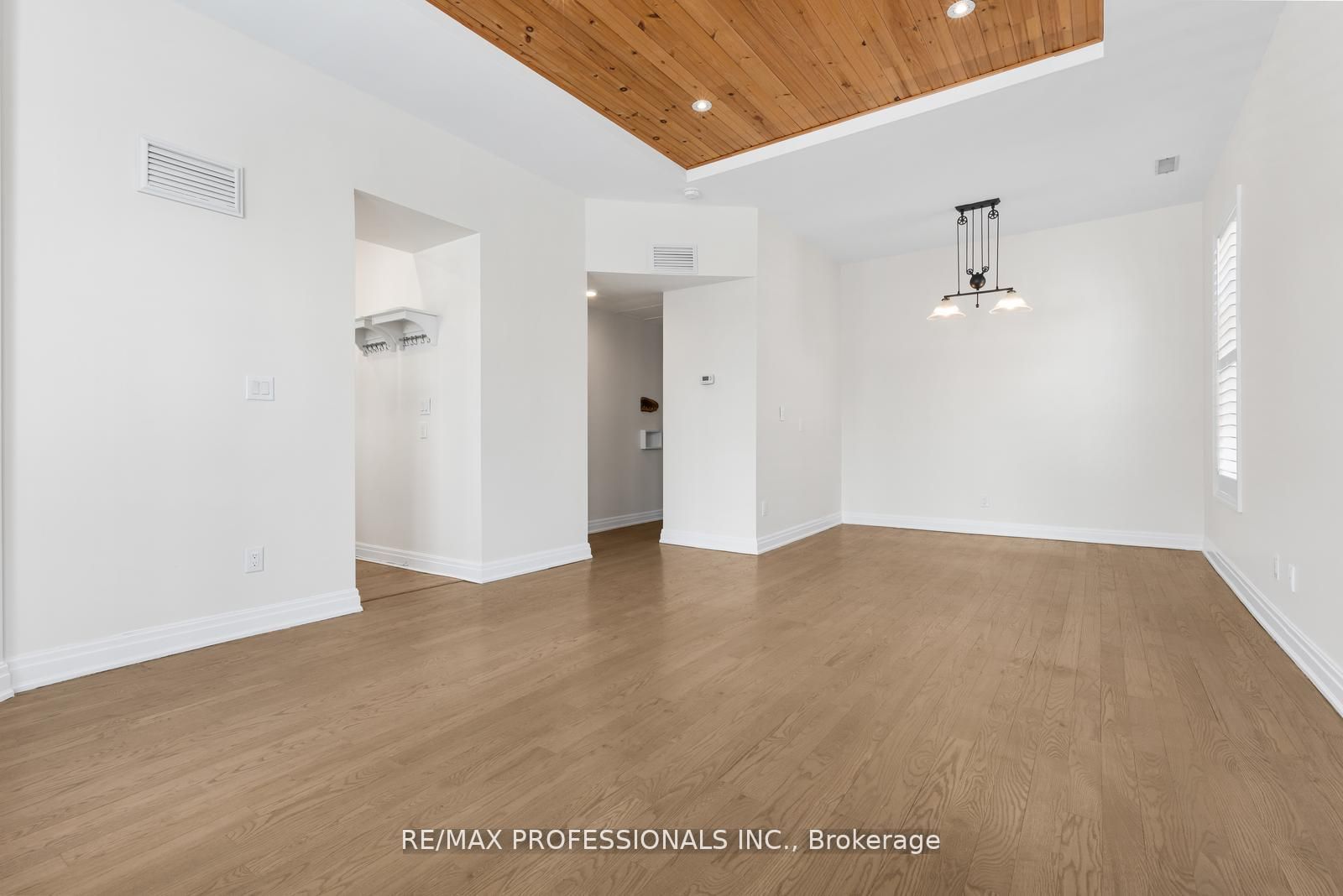 253 Wellesley Street E C Property Photo 16