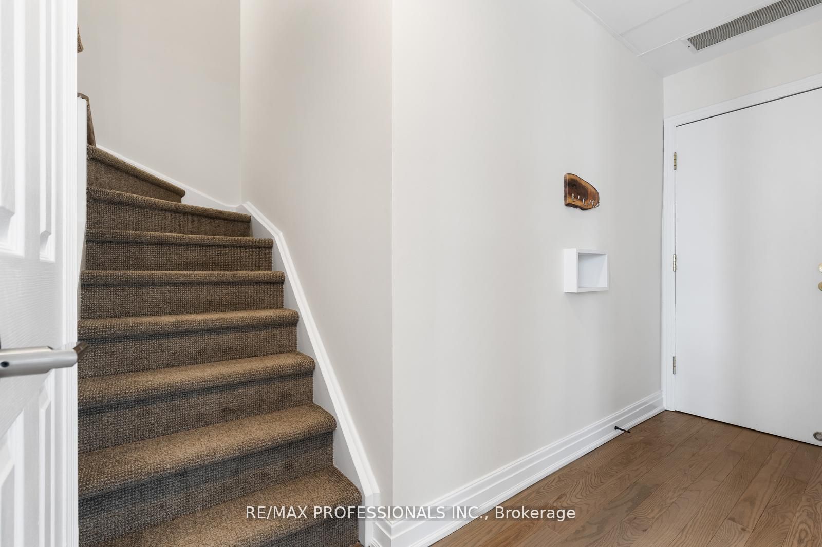 253 Wellesley Street E C Property Photo 19