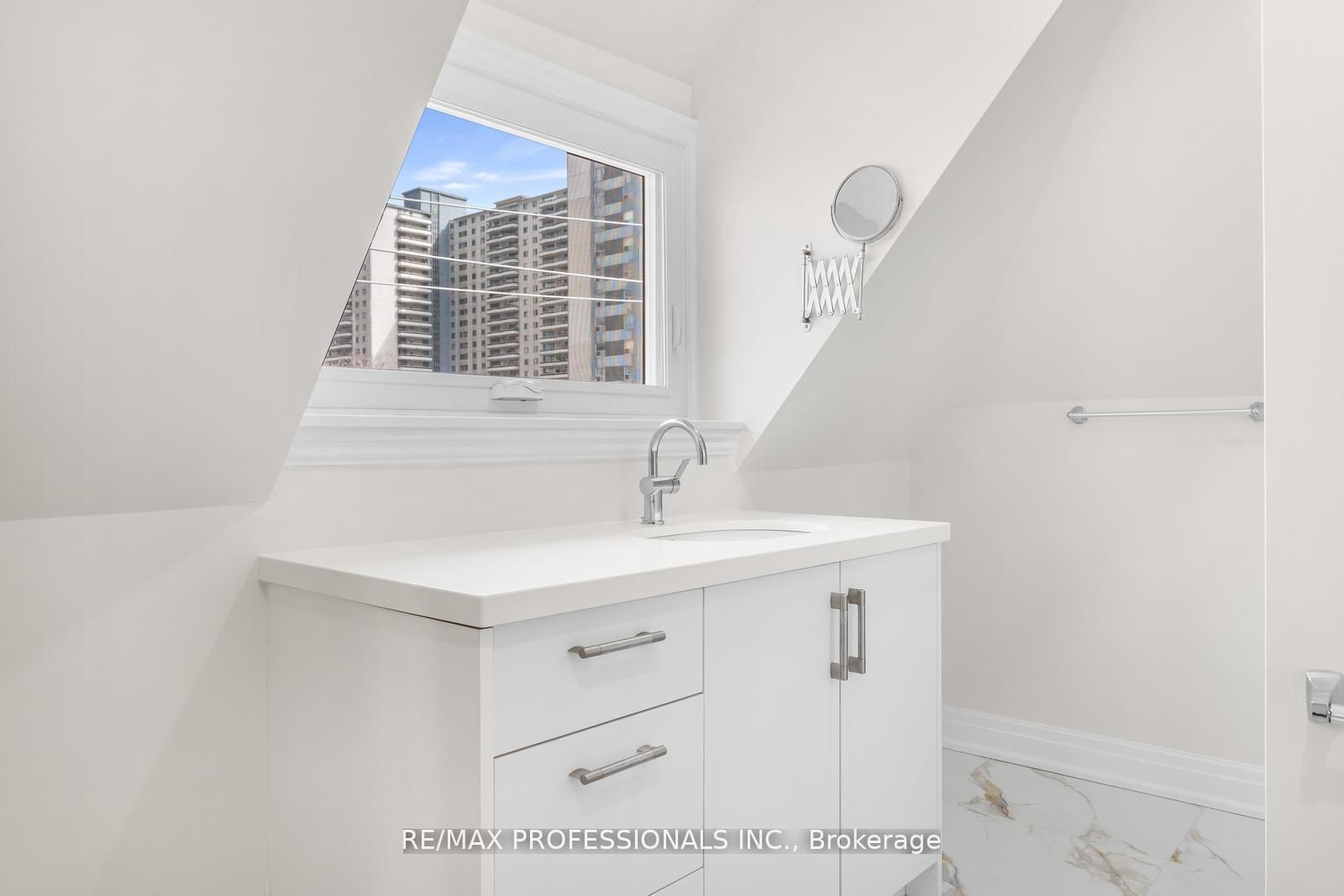 253 Wellesley Street E C Property Photo 28