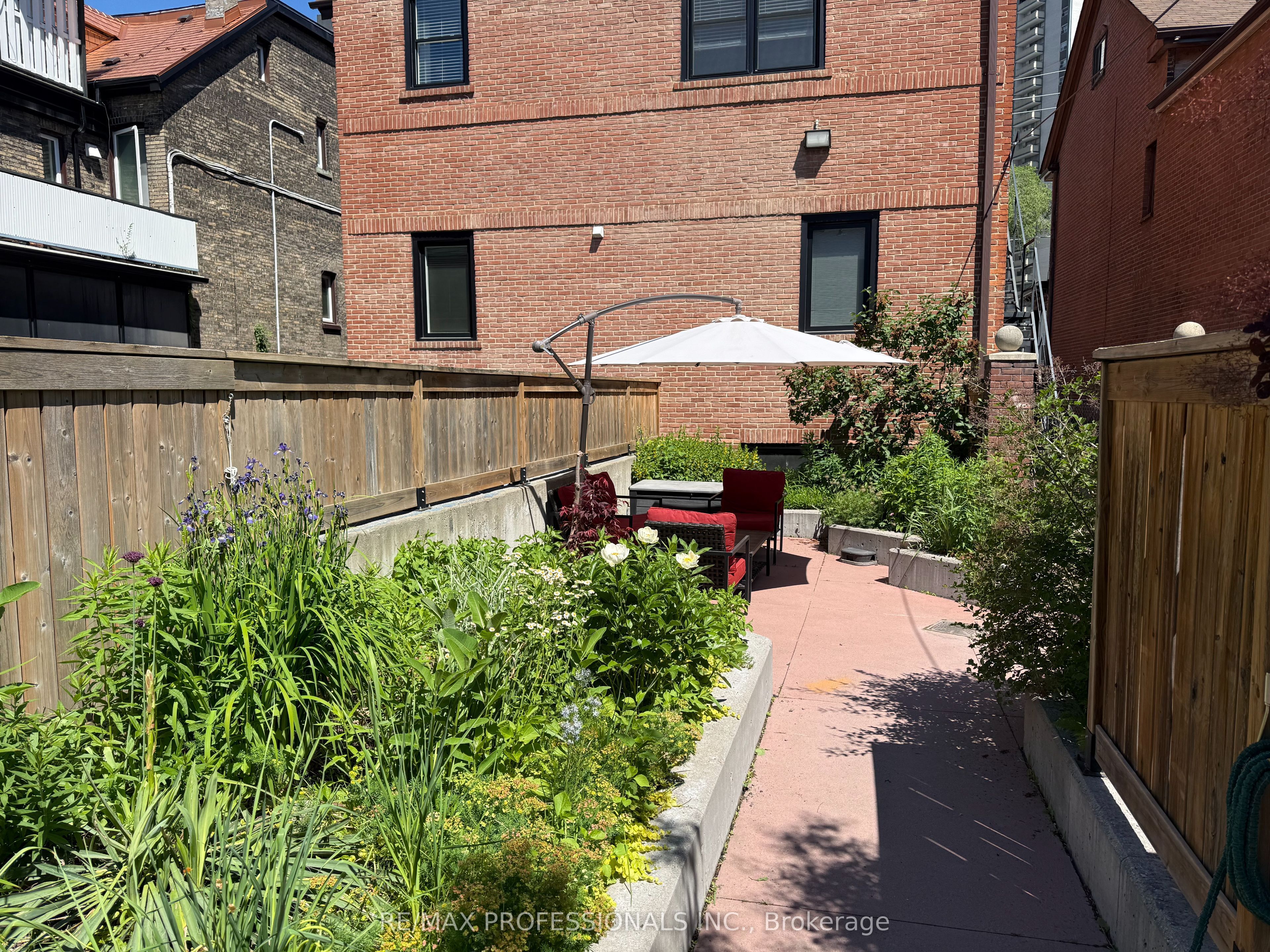 253 Wellesley Street E C Property Photo 32