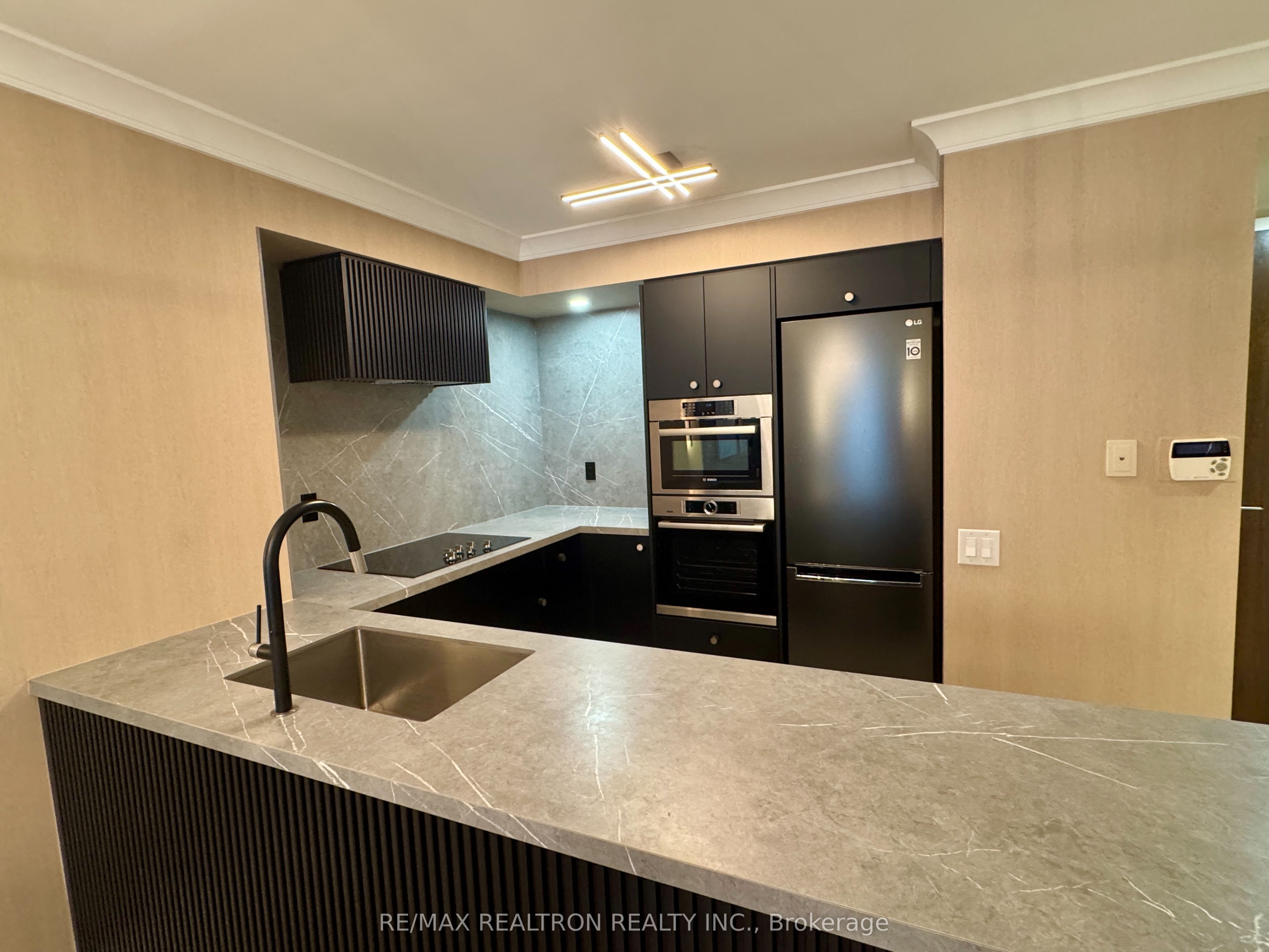 388 Bloor Street E 1107 Property Photo 6