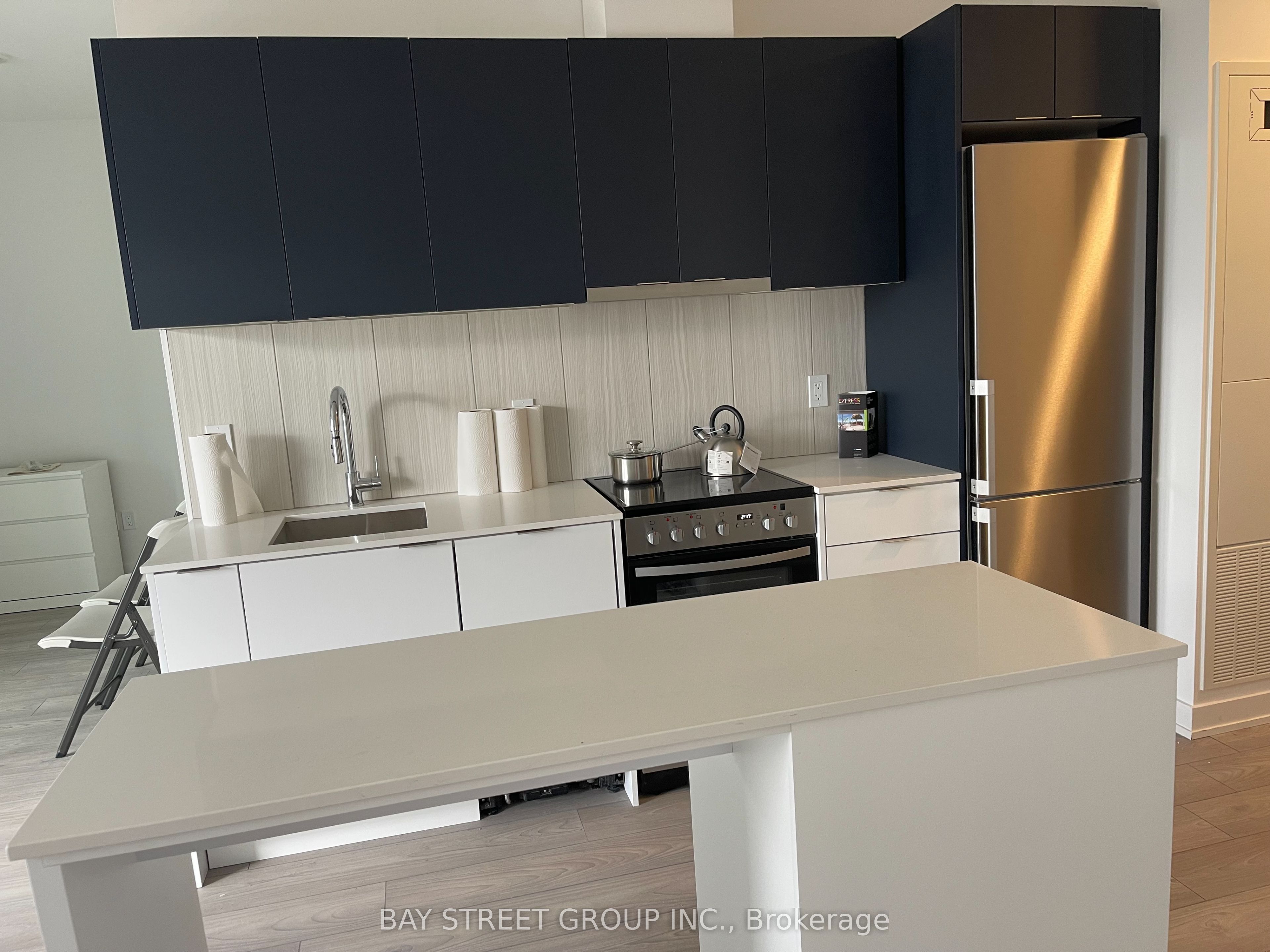 8 Tippett Road 1010 Property Photo 10