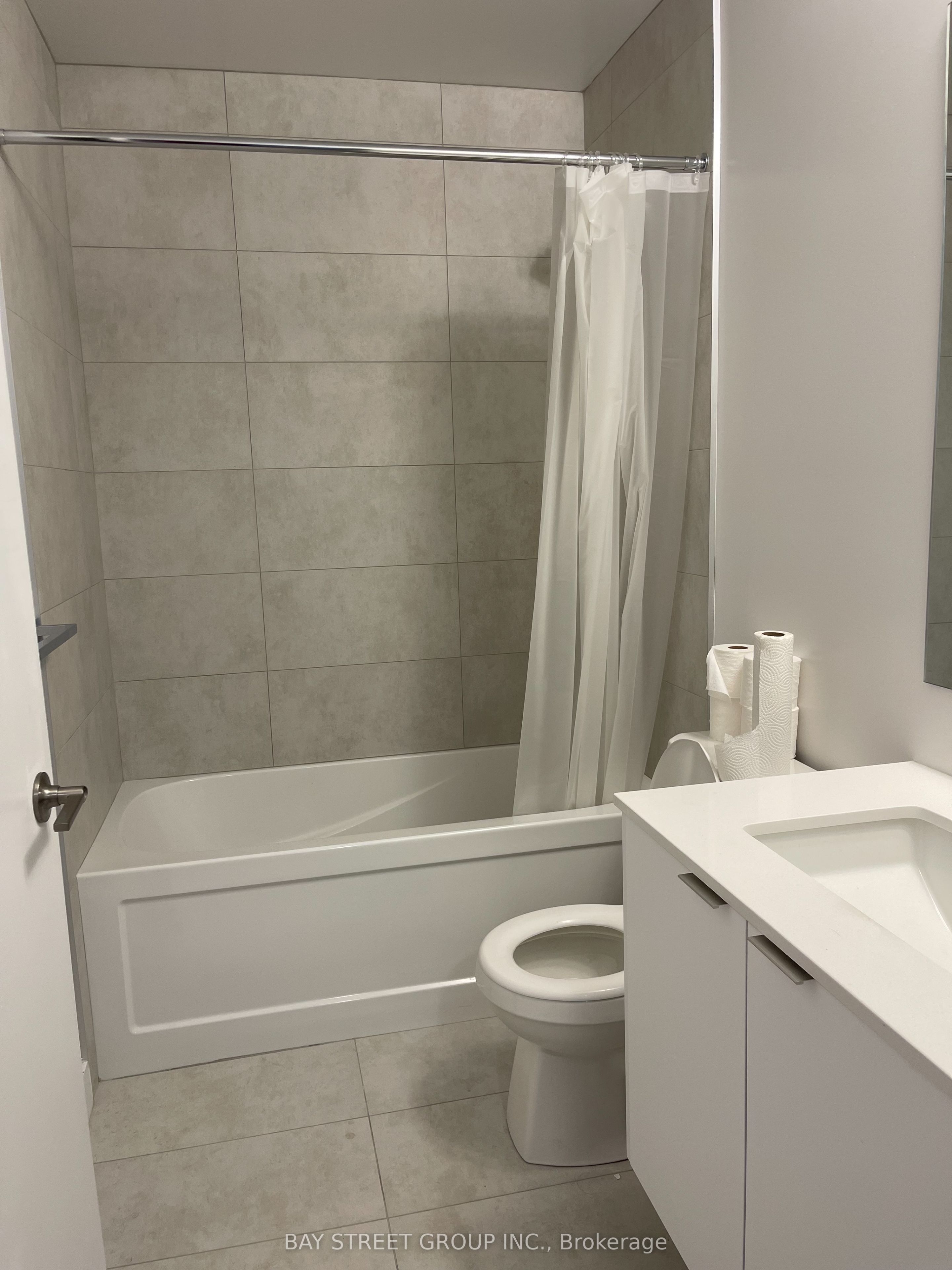 8 Tippett Road 1010 Property Photo 11