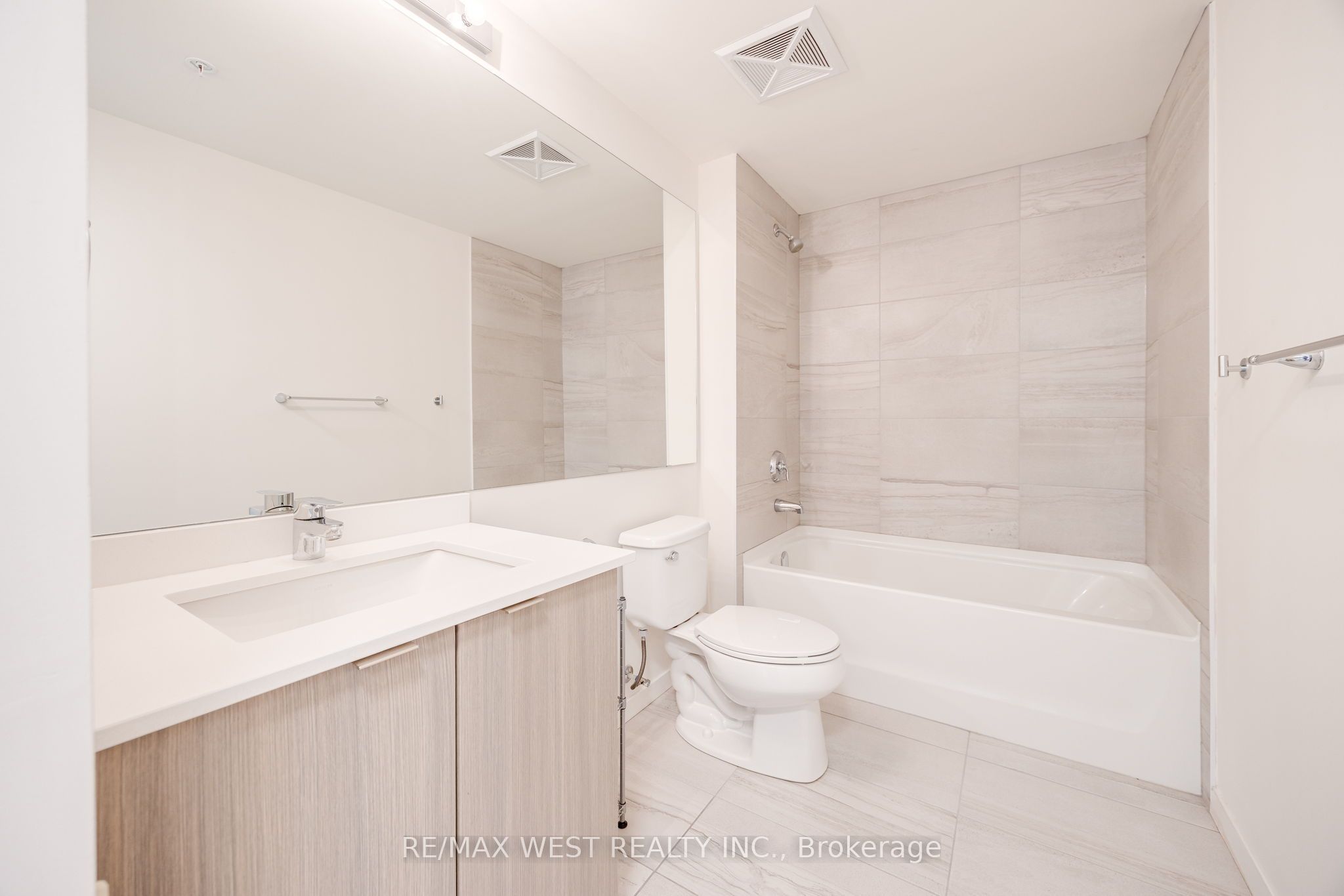 3237 Bayview Avenue 902 Property Photo 14