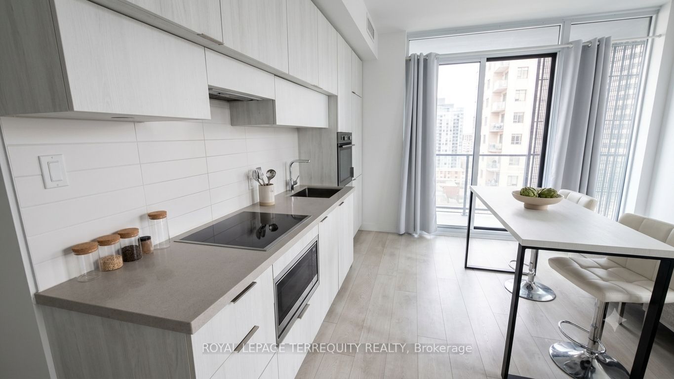 8 Eglinton Avenue E 505 Property Photo 3