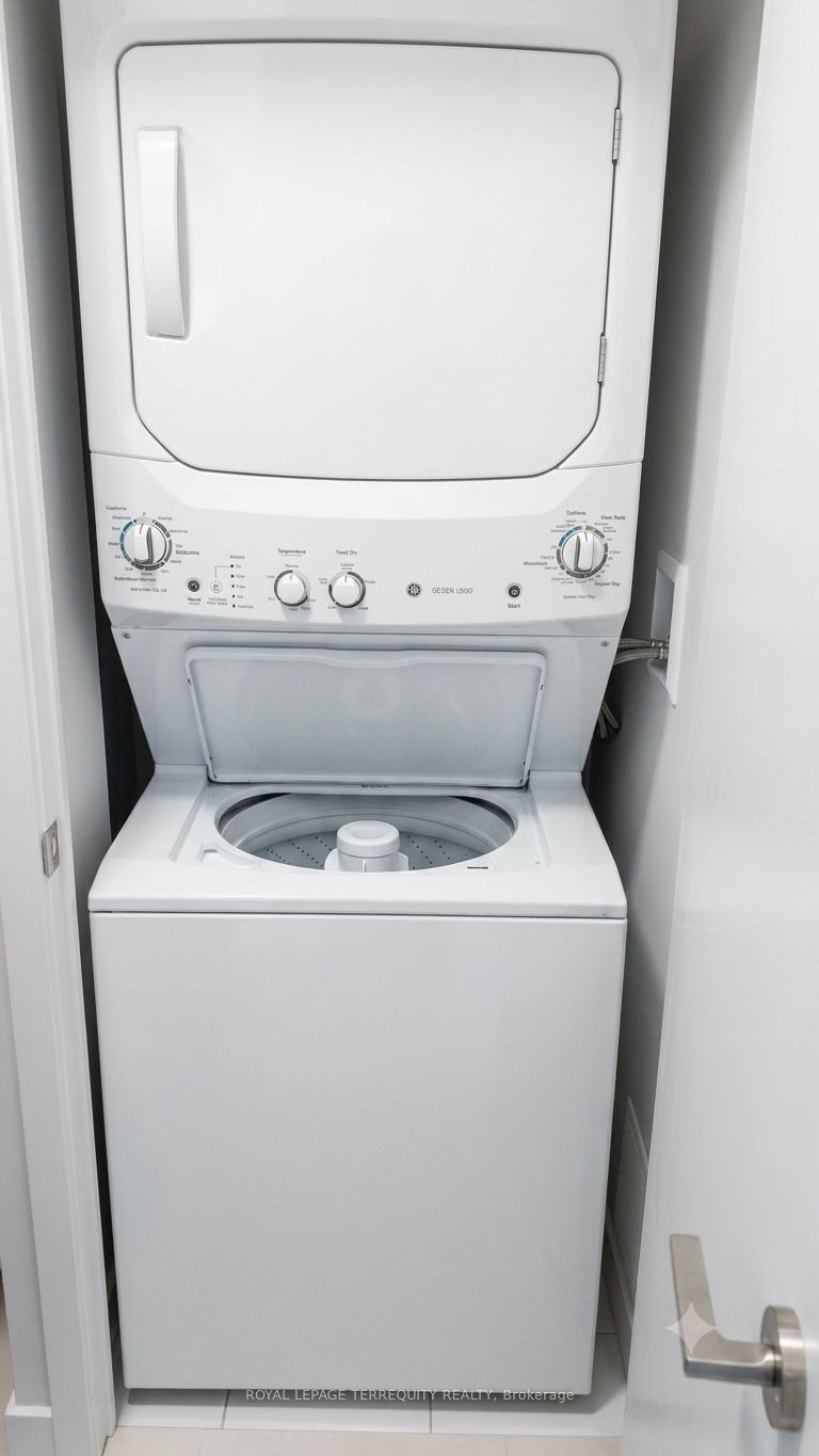 8 Eglinton Avenue E 505 Property Photo 10
