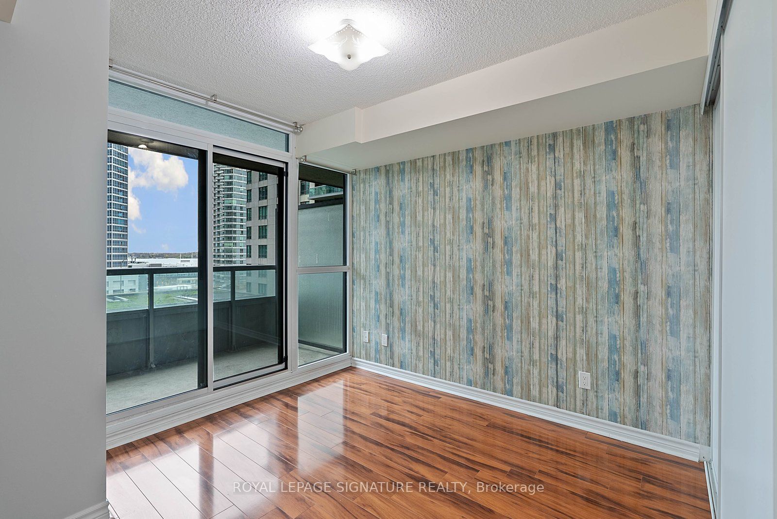 19 Grand Trunk Crescent 801 Property Photo 10