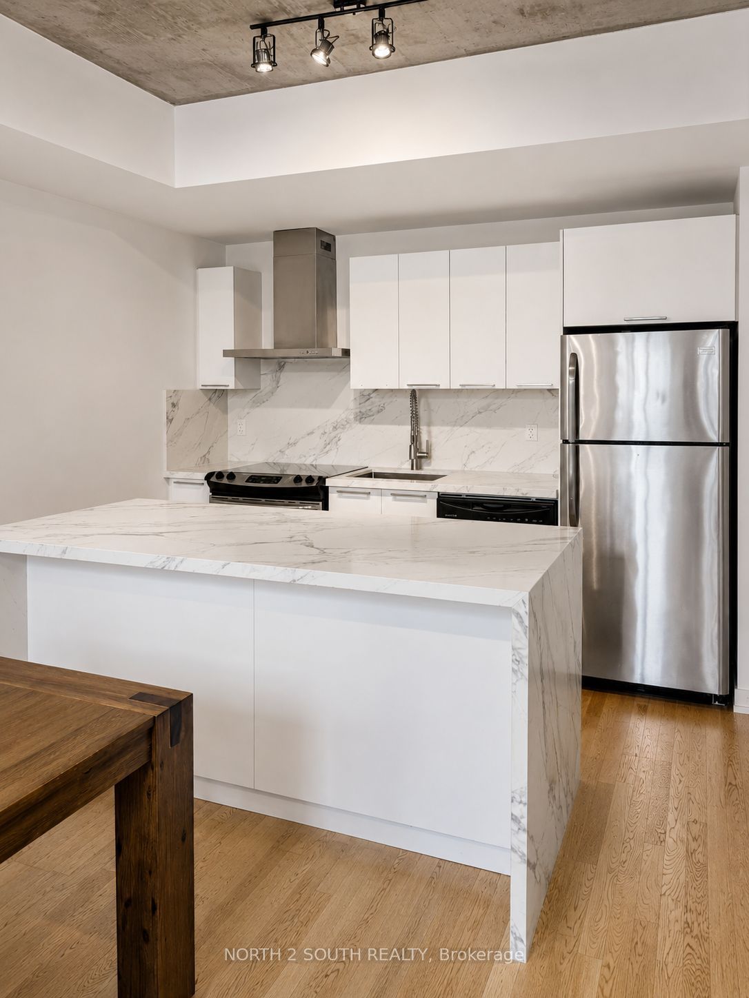 95 Bathurst Street 225 Property Photo 6