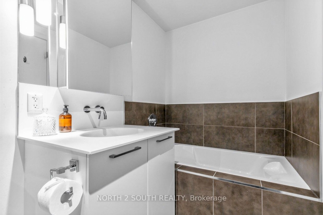 95 Bathurst Street 225 Property Photo 12