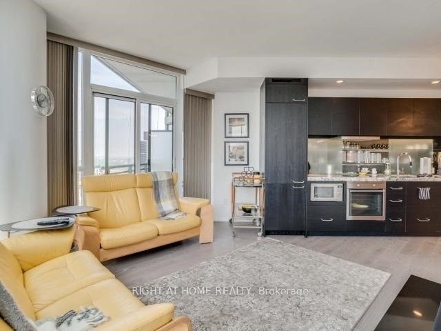 45 Charles Street E 4107 Property Photo 4