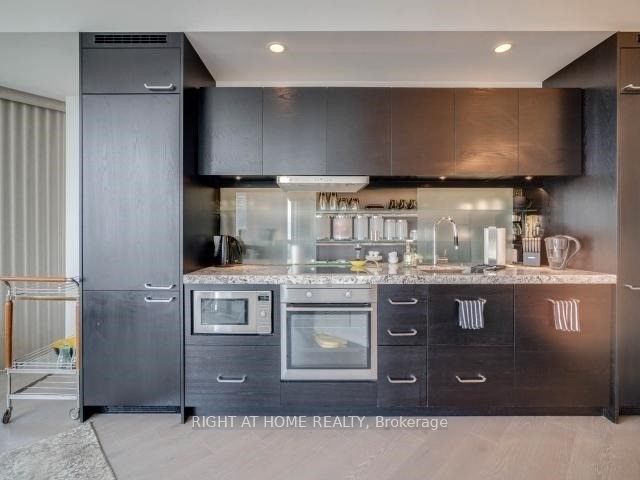 45 Charles Street E 4107 Property Photo 5
